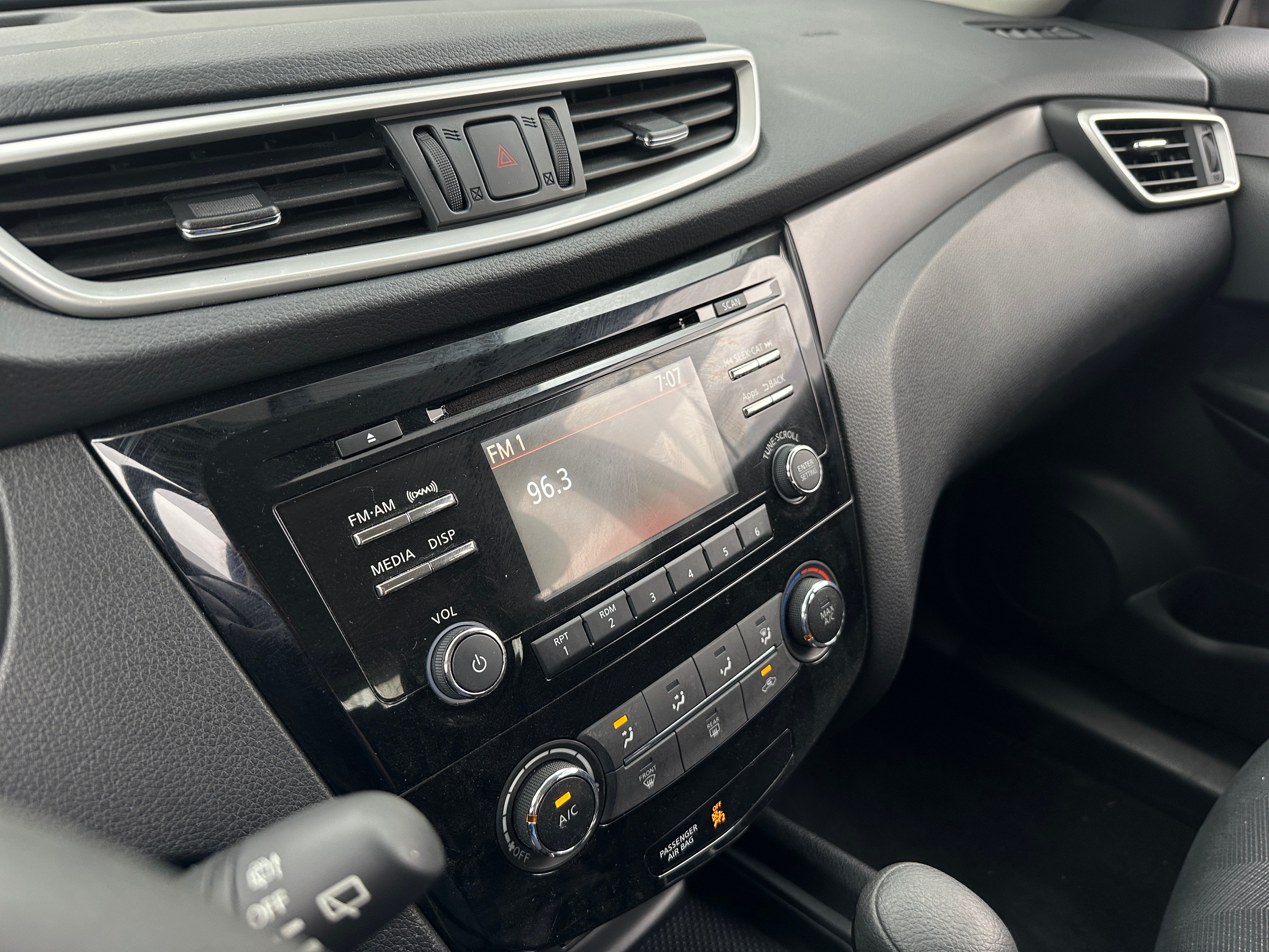 2016 Nissan Rogue S 4
