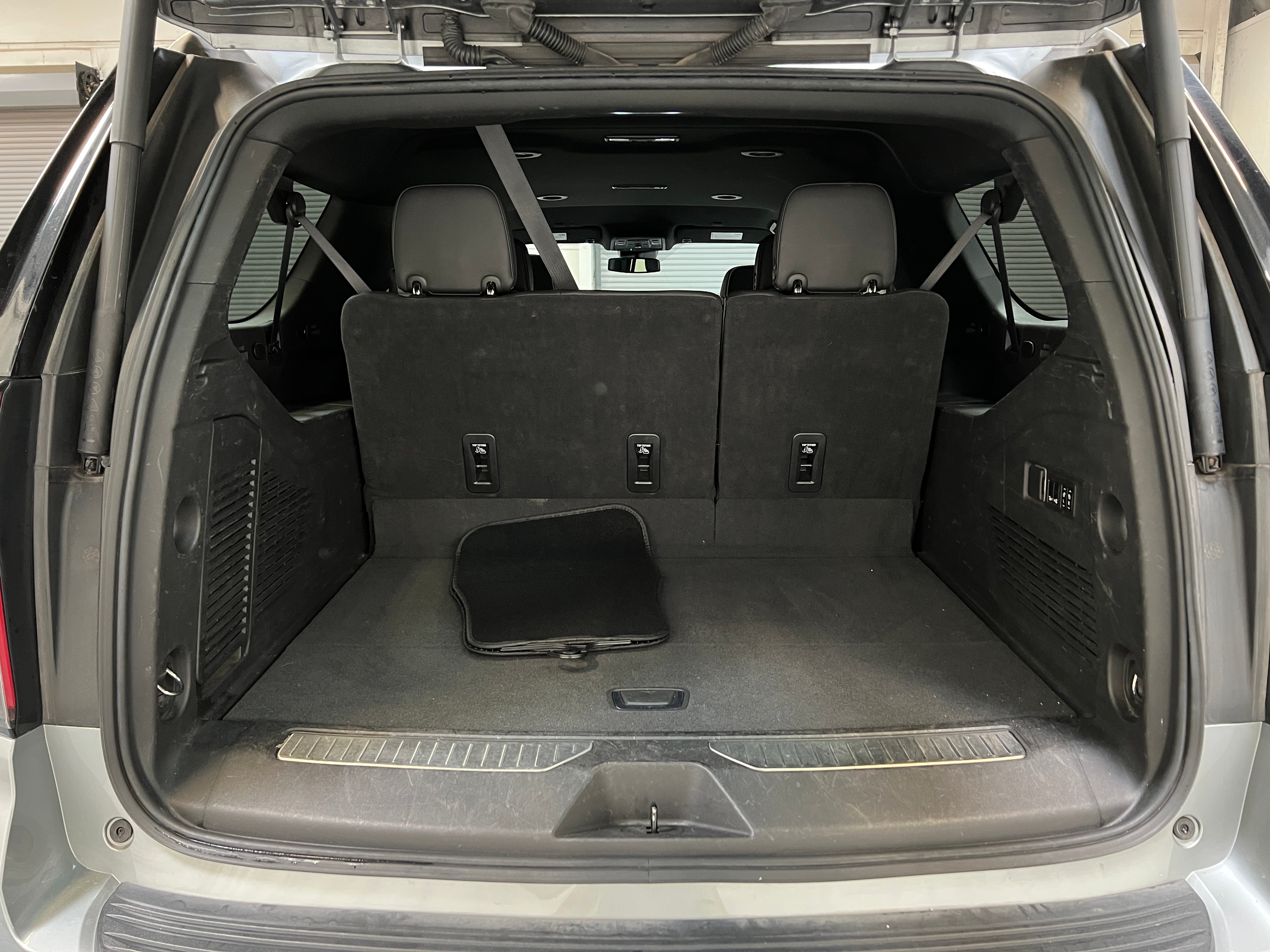 2023 Chevrolet Suburban Premier 6