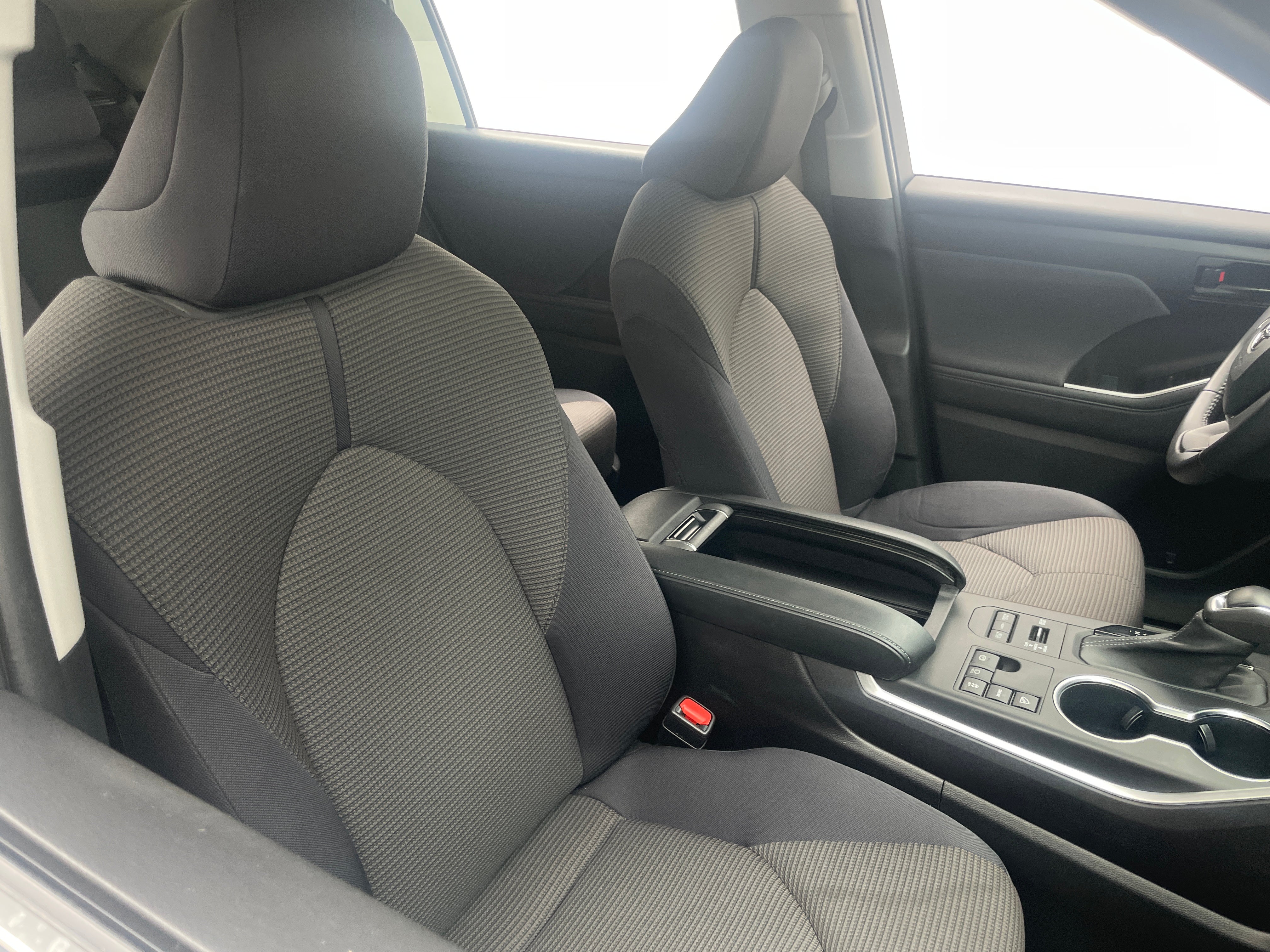 2023 Toyota Highlander LE 2