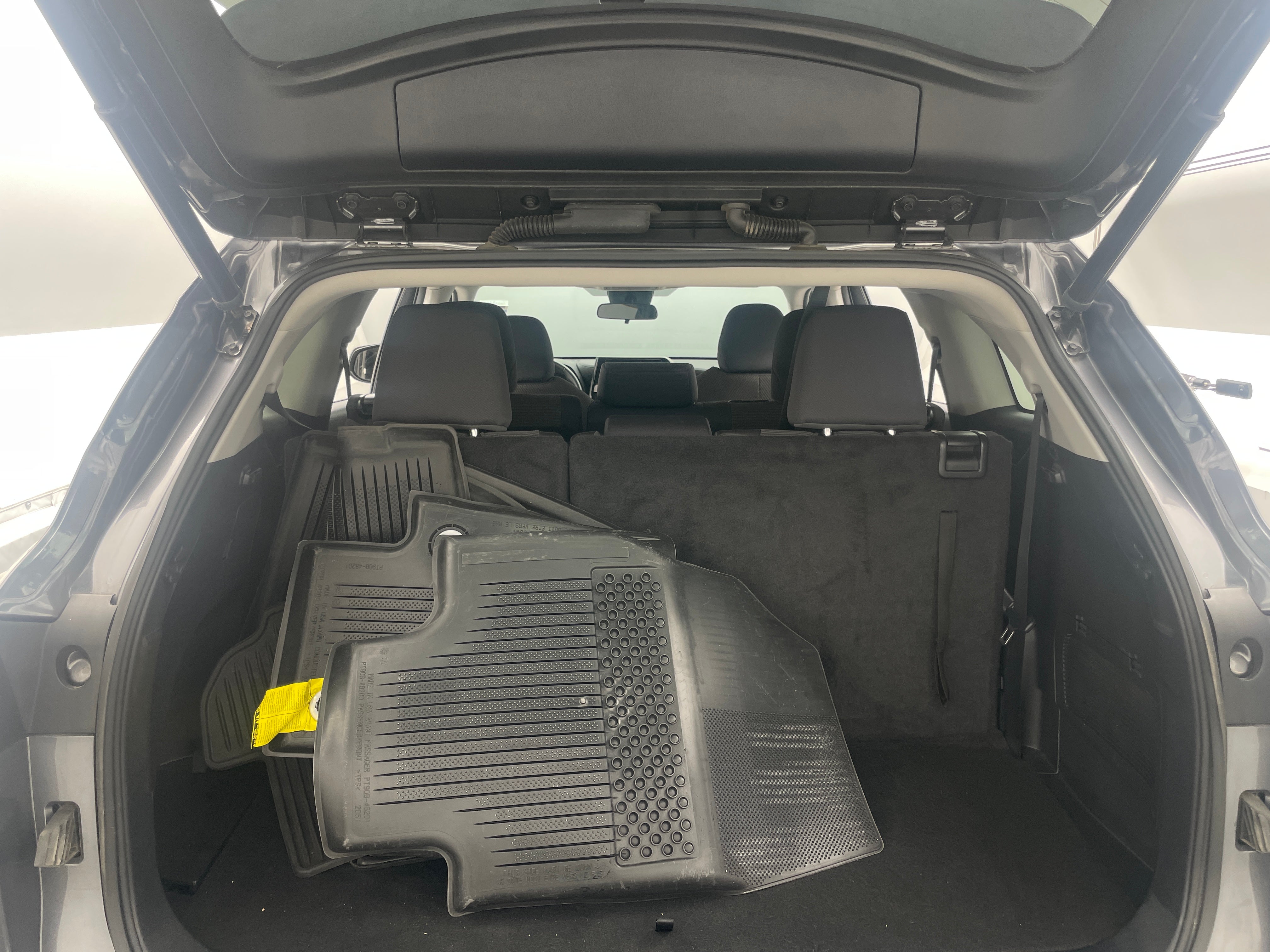 2023 Toyota Highlander LE 7