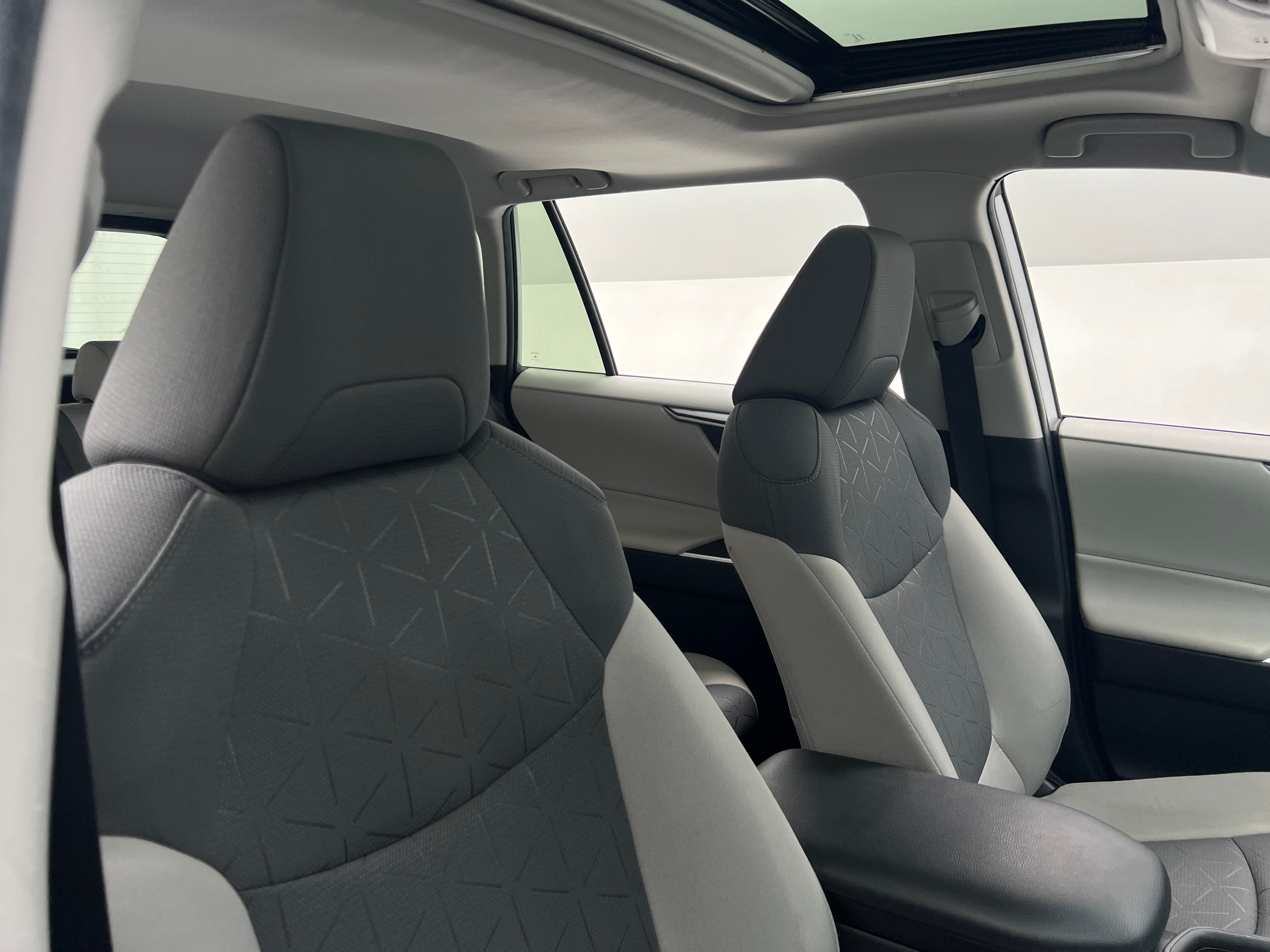 2021 Toyota RAV4 XLE 2
