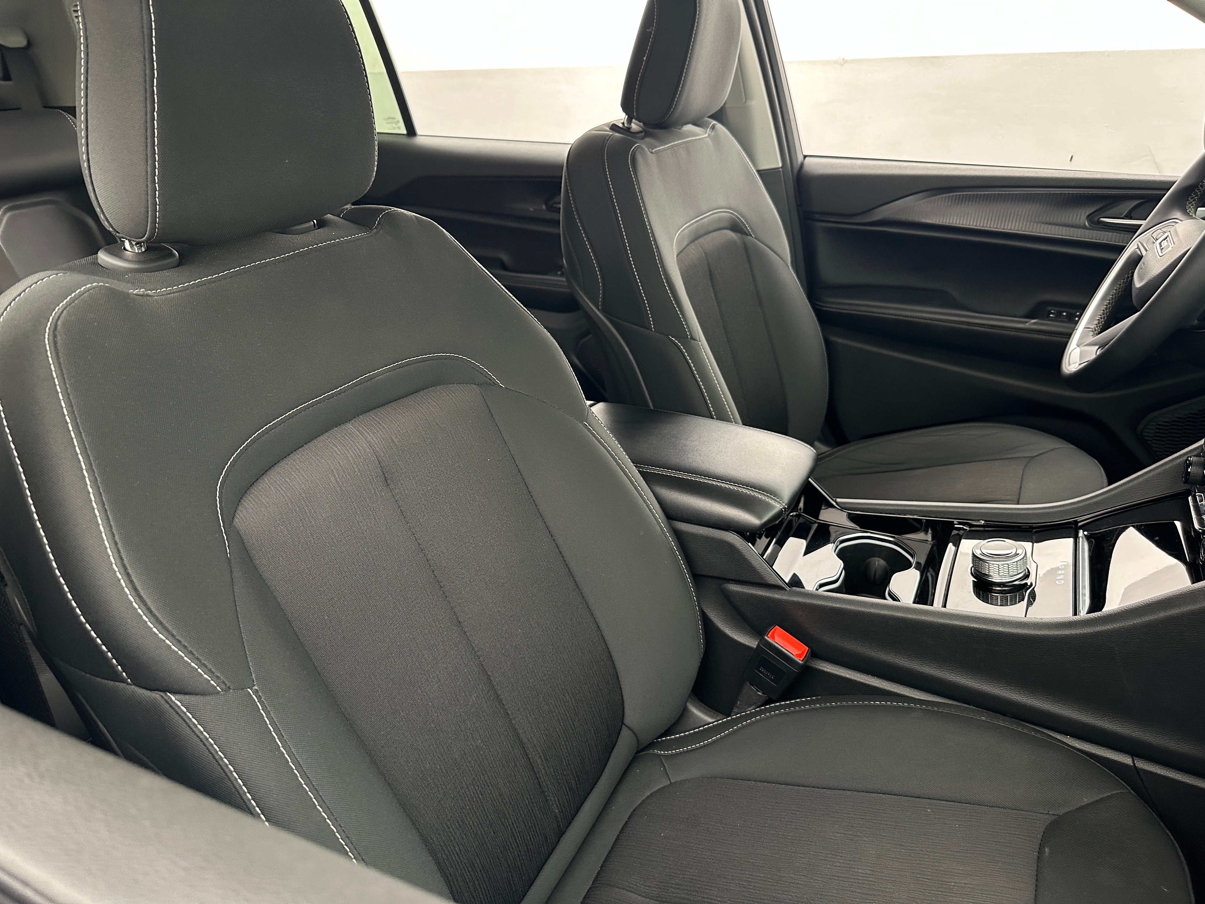 2023 Jeep Grand Cherokee L Laredo 2