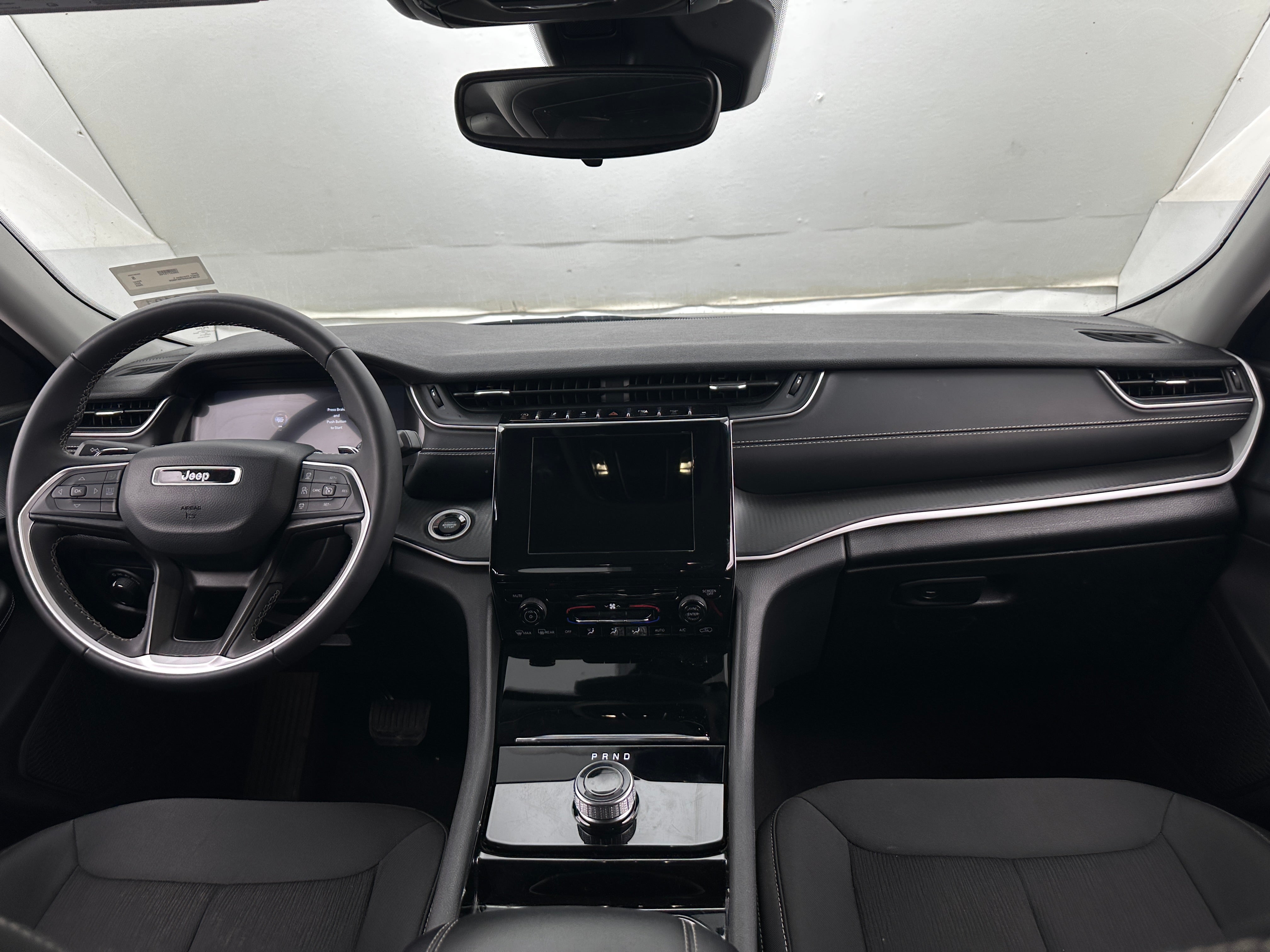 2023 Jeep Grand Cherokee L Laredo 3