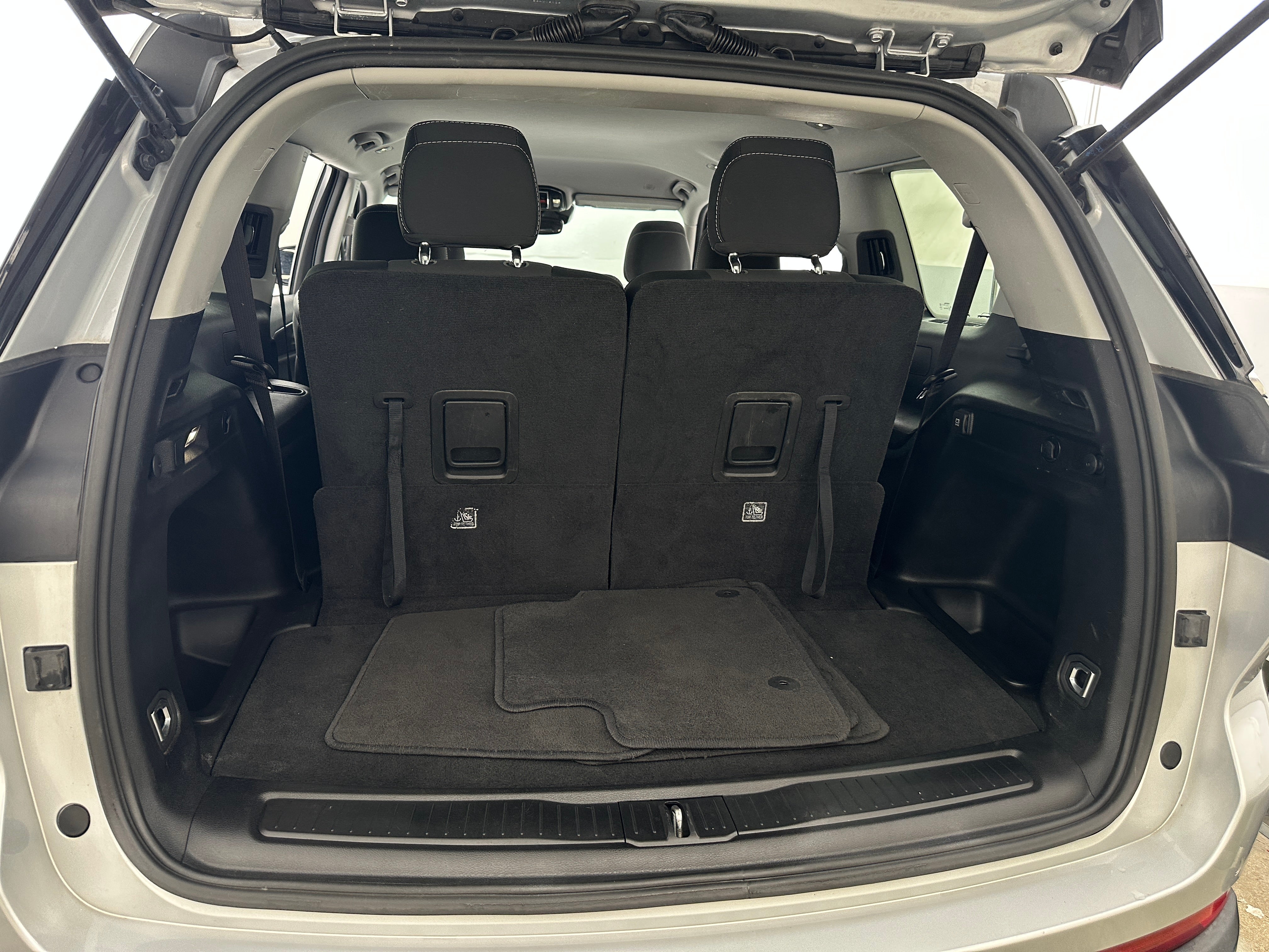 2023 Jeep Grand Cherokee L Laredo 7