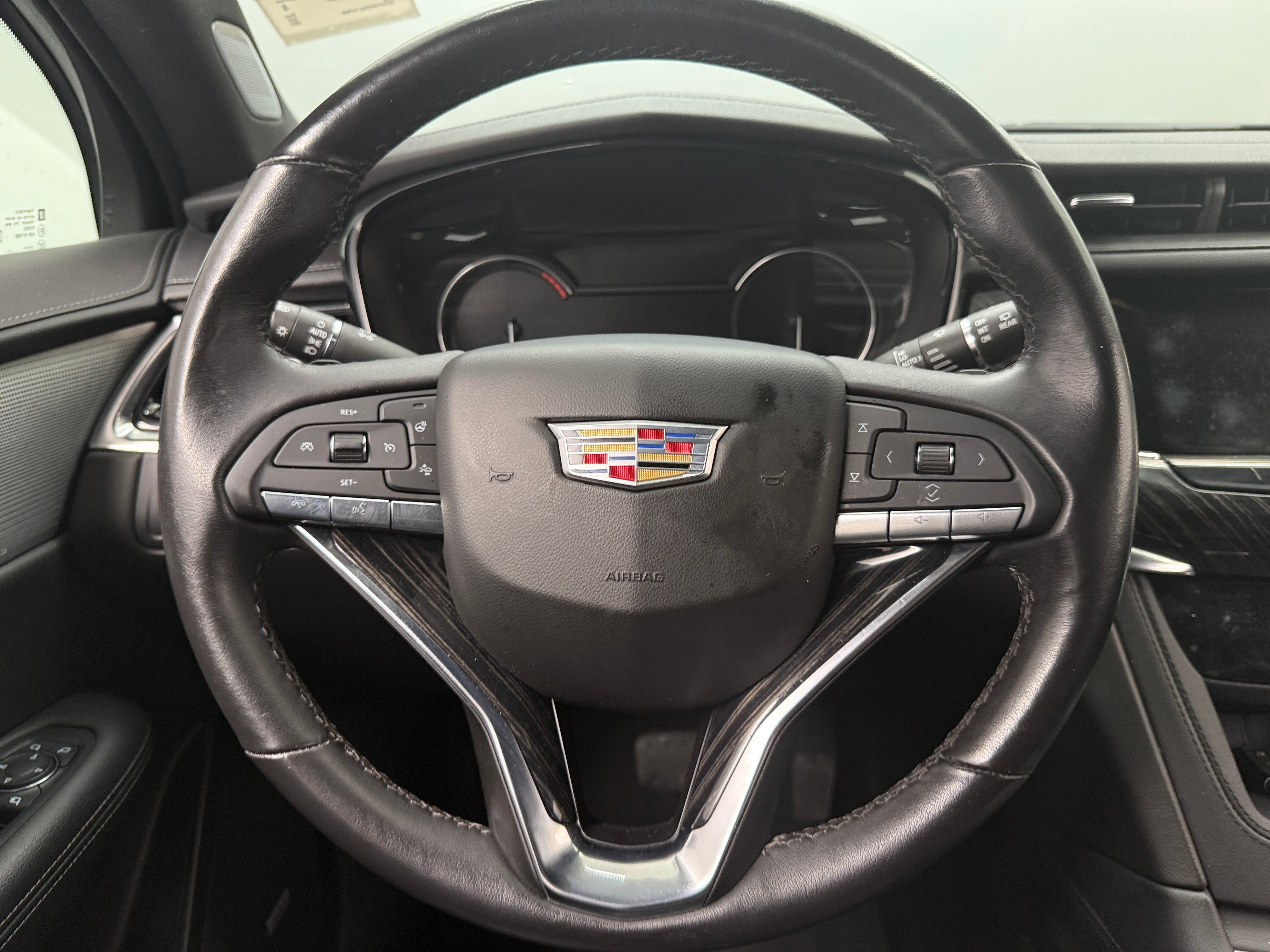 Thumbnail: 2022 Cadillac XT6 - 4
