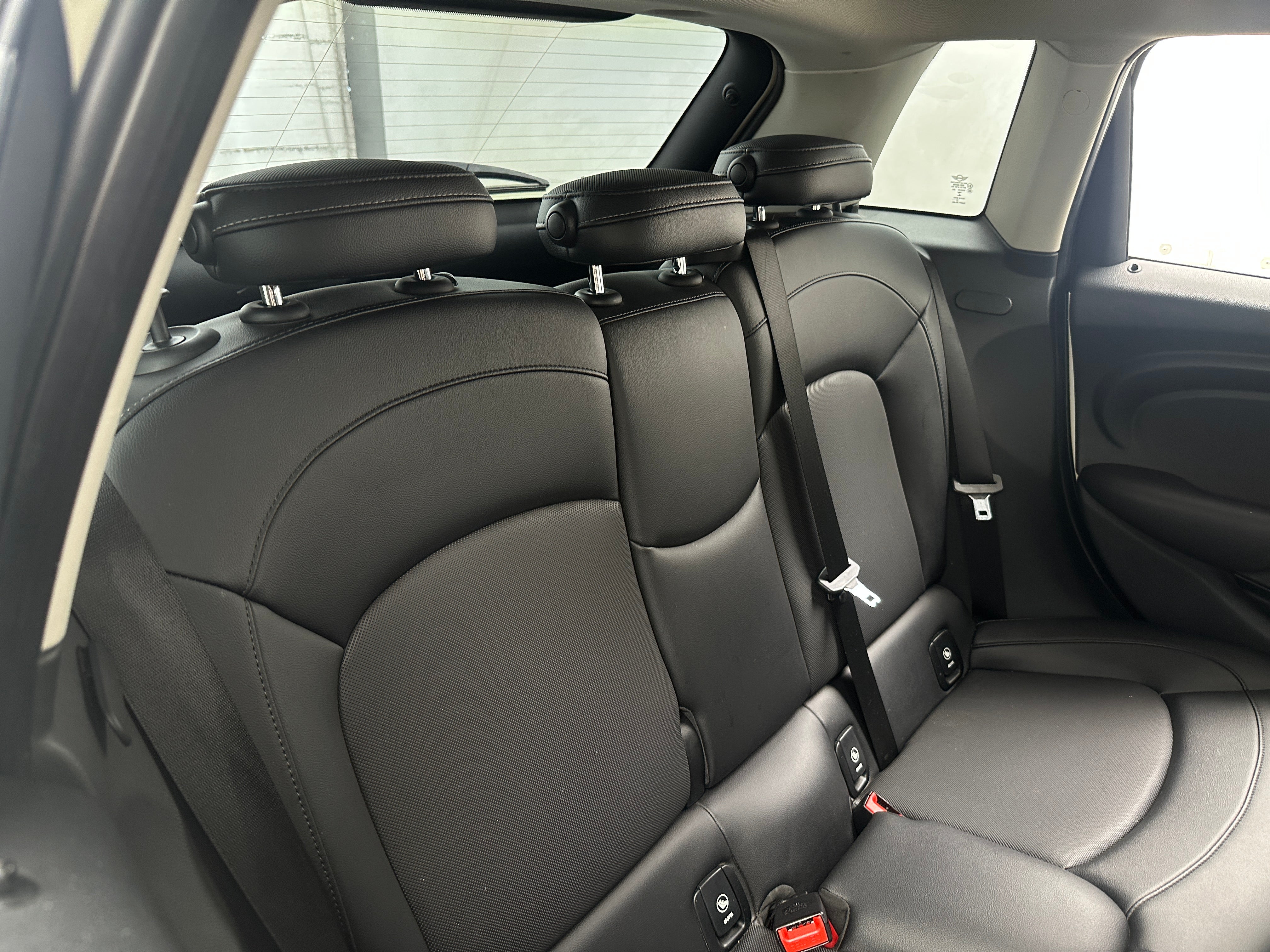 2015 MINI Cooper Hardtop 4 Door 5