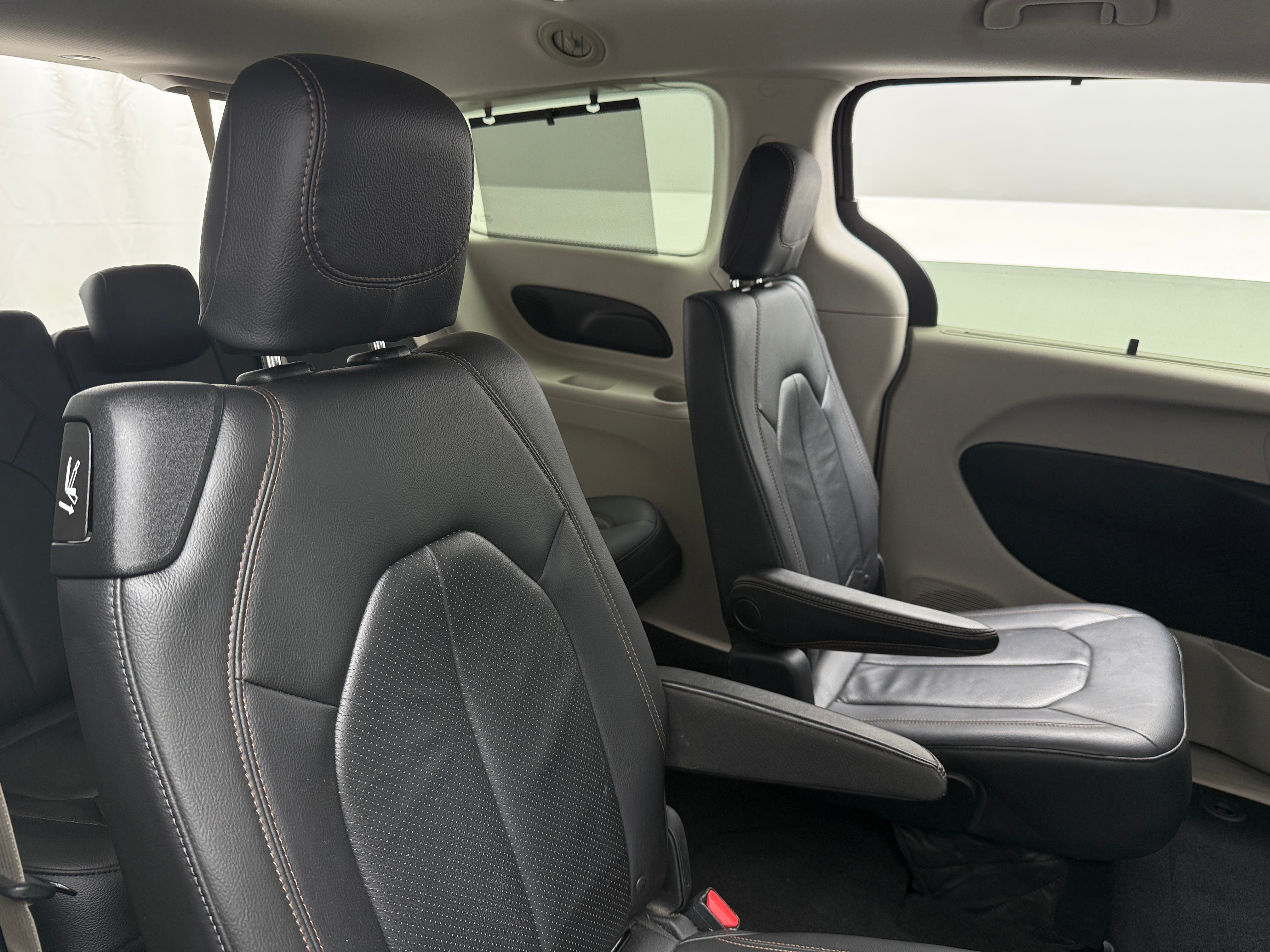 2017 Chrysler Pacifica  5