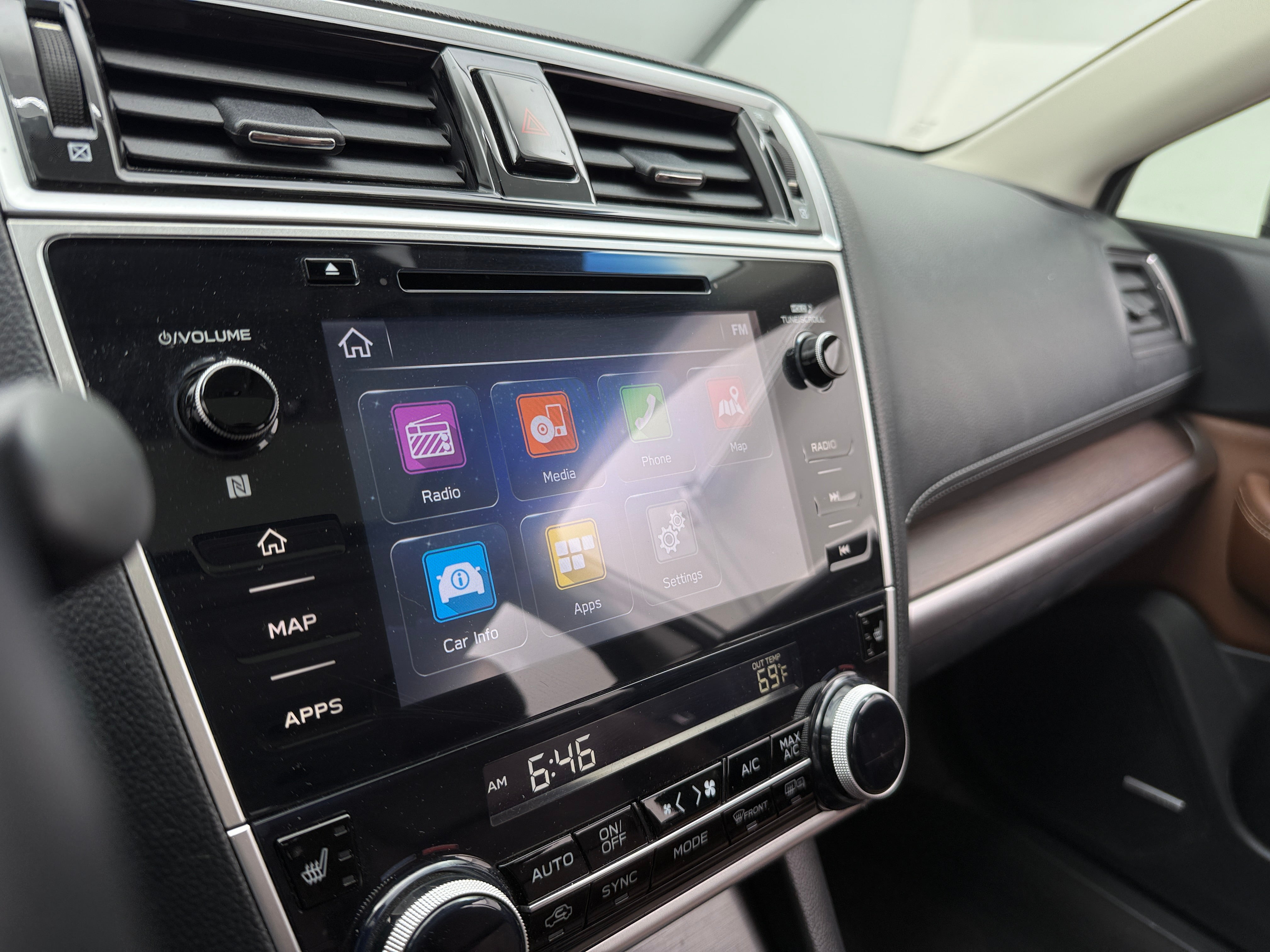 2018 Subaru Outback 3.6R Touring 3
