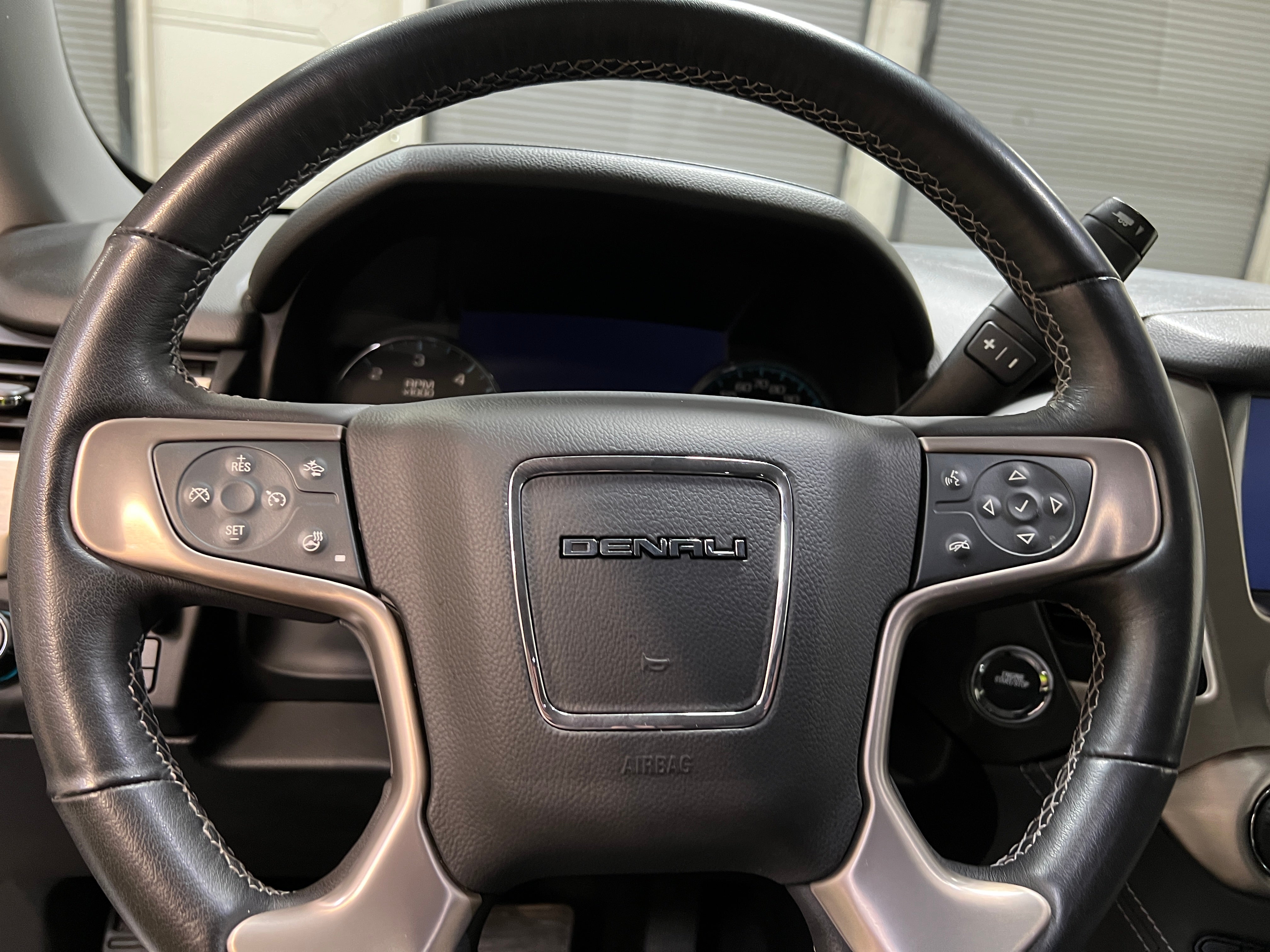 2020 GMC Yukon Denali 4