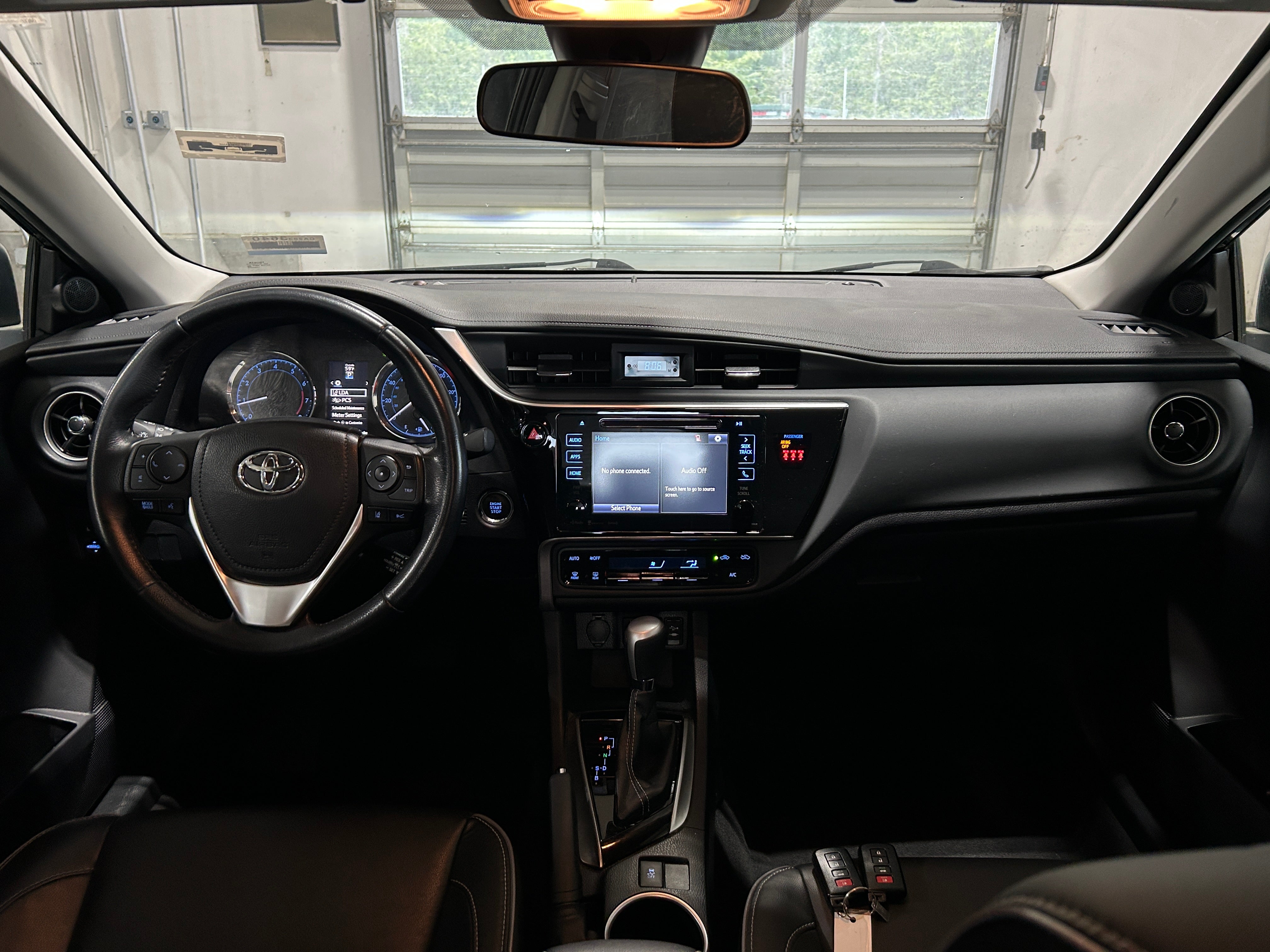 2019 Toyota Corolla XLE 2
