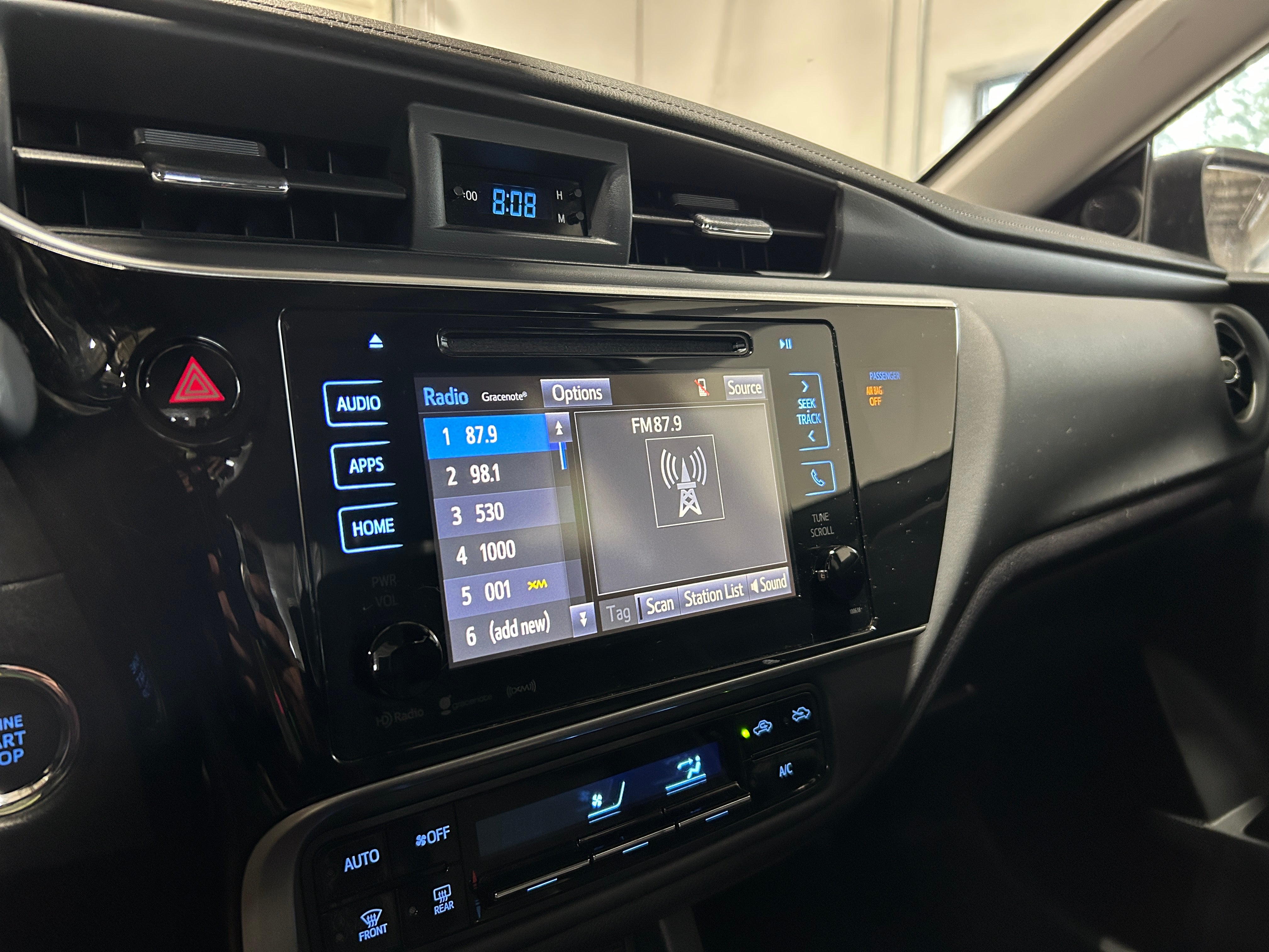 2019 Toyota Corolla XLE 3