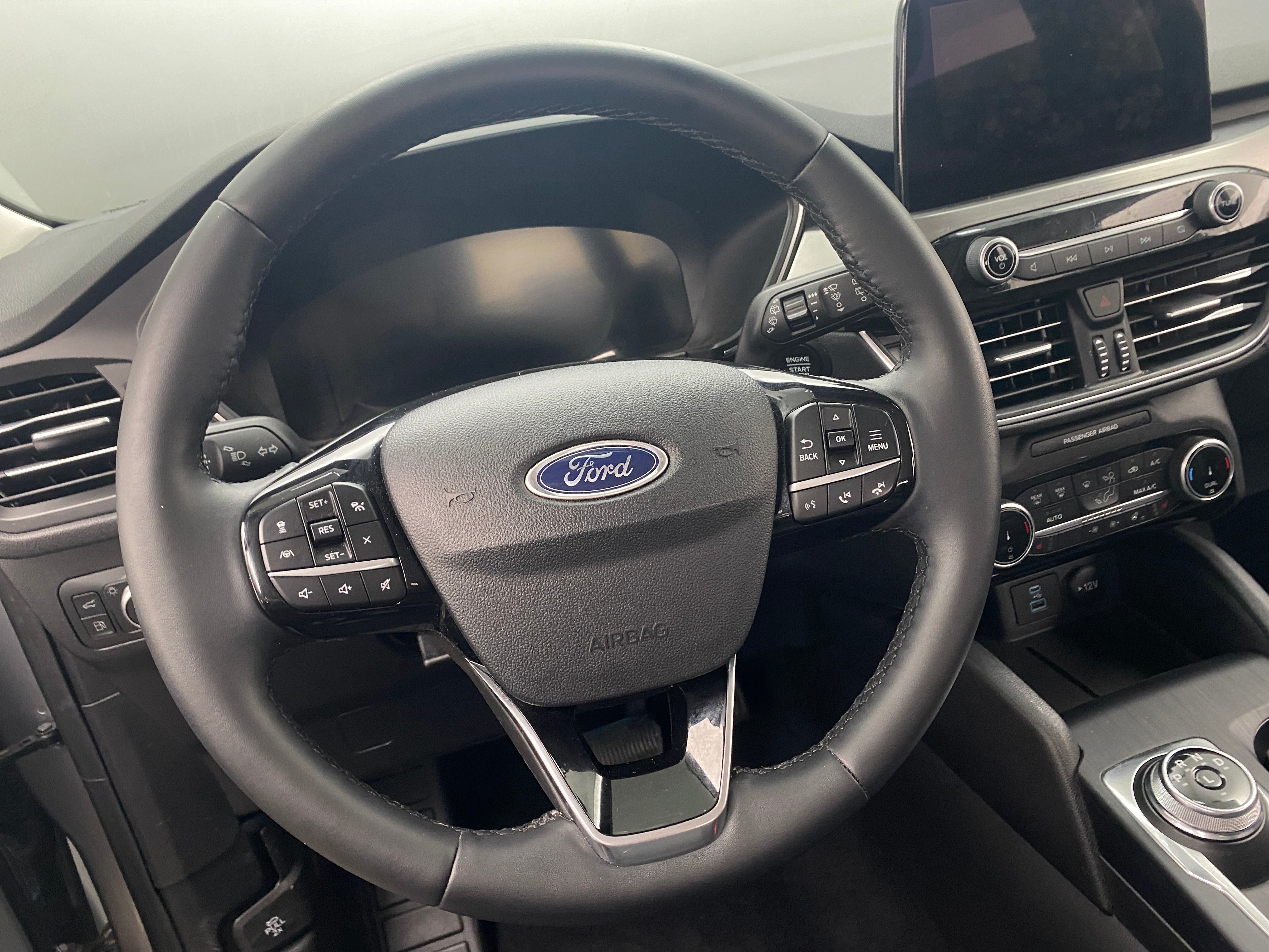 2022 Ford Escape Titanium Hybrid 4