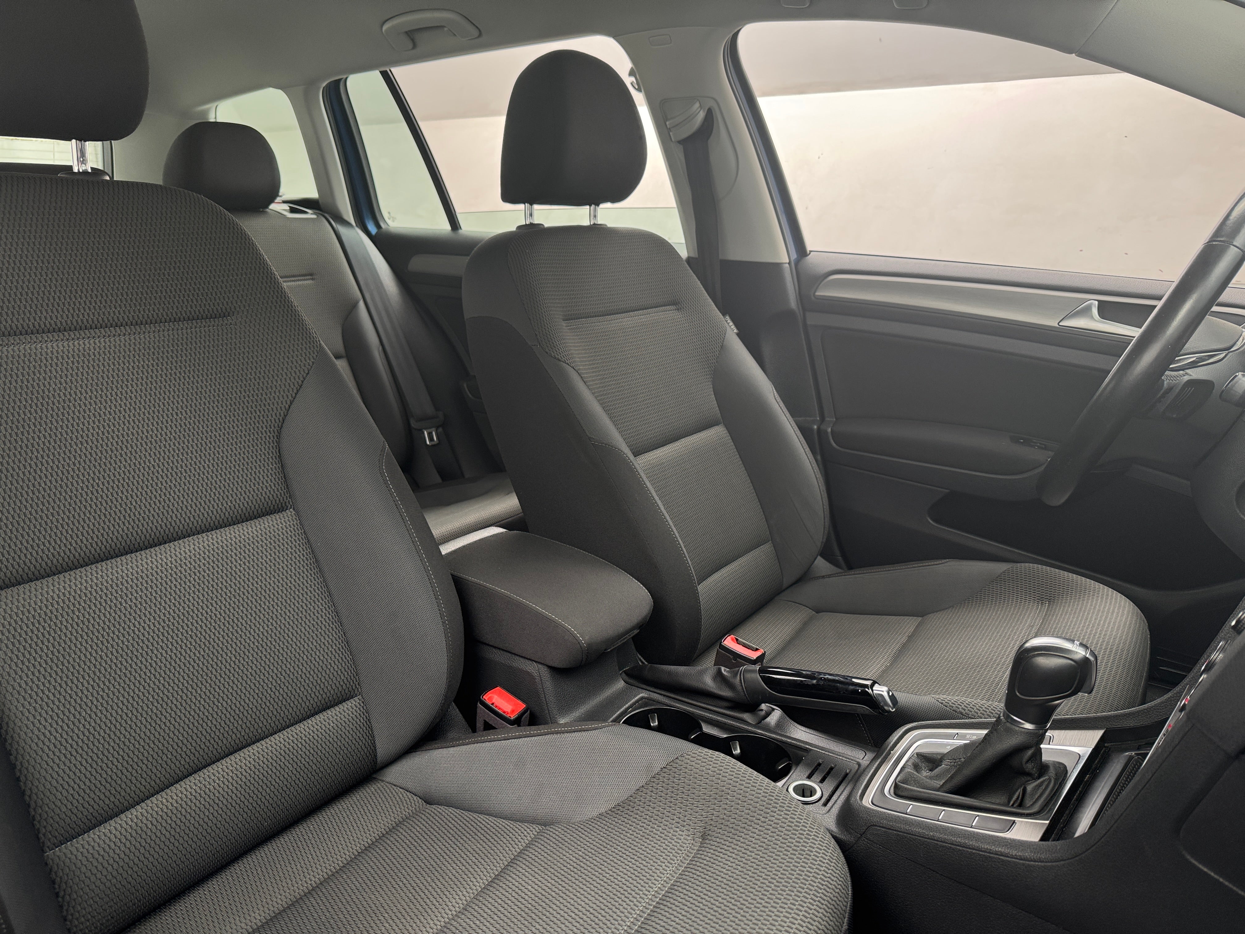 2017 Volkswagen e-Golf  2