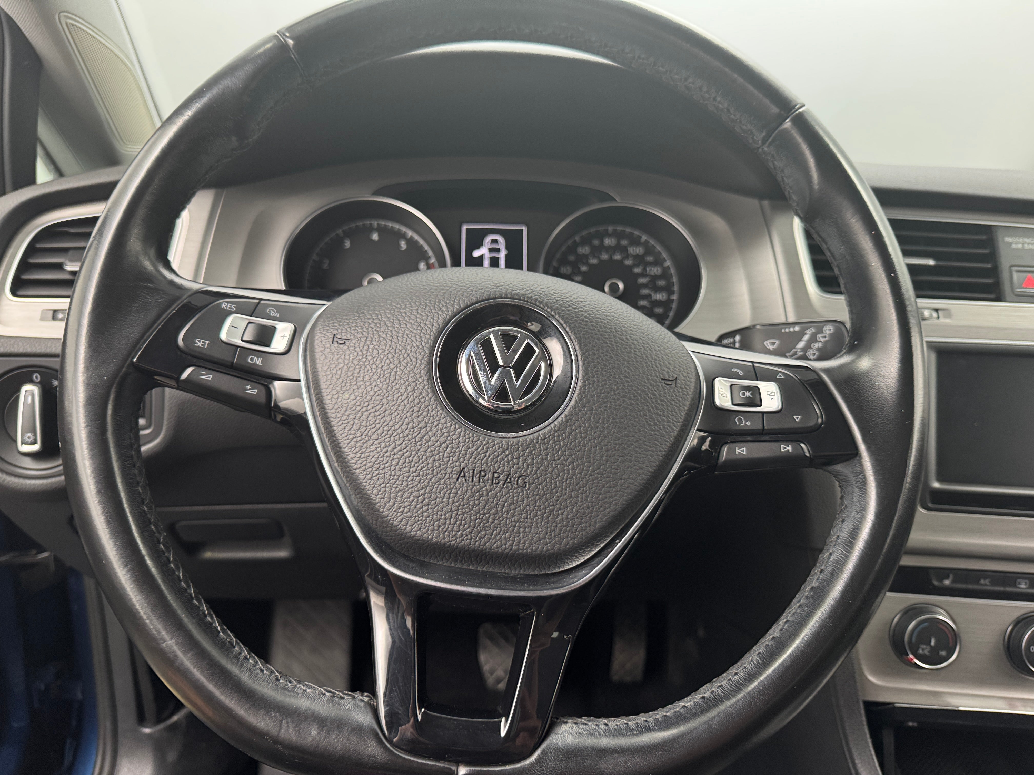 2017 Volkswagen e-Golf  5