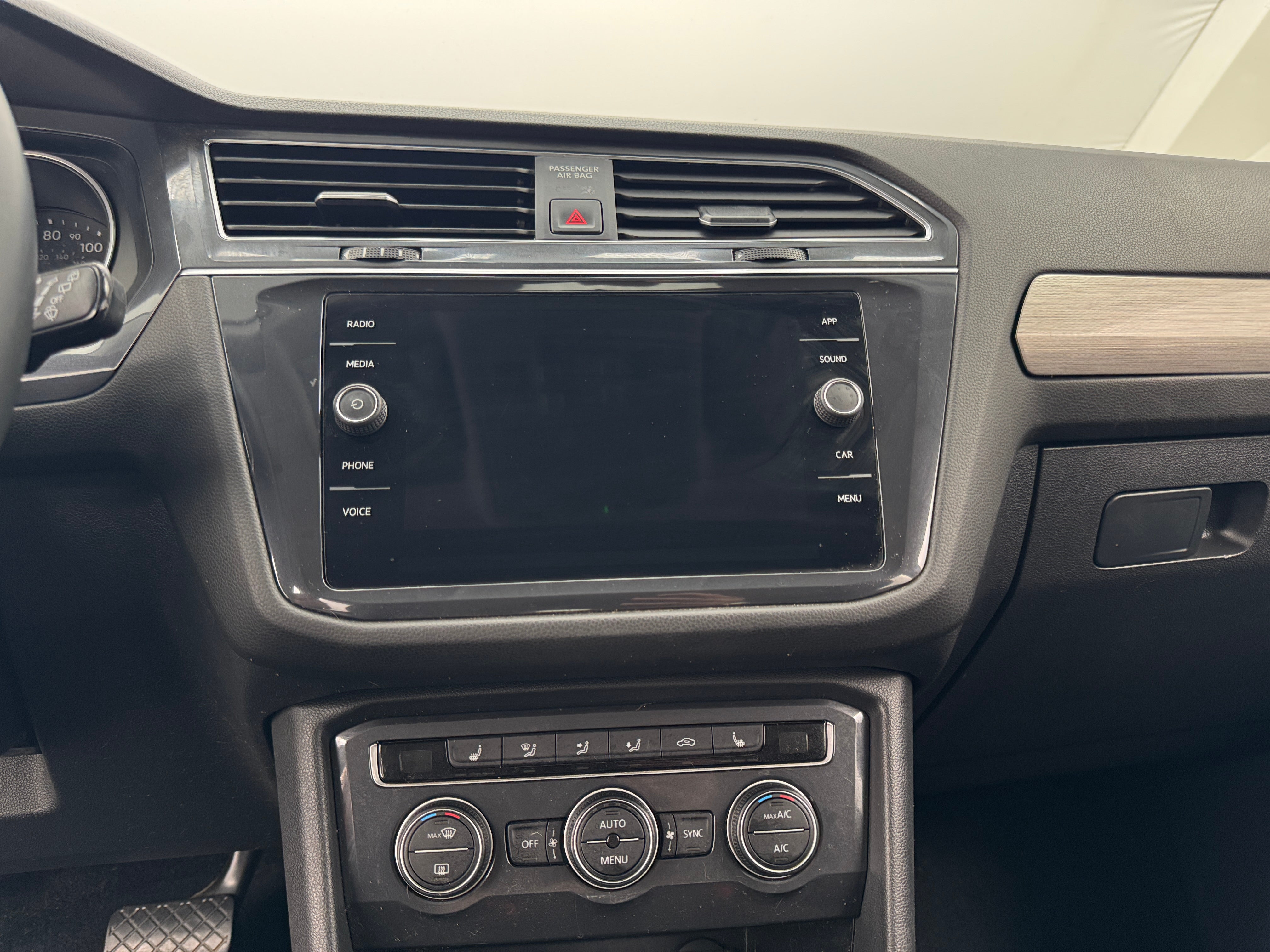 2020 Volkswagen Tiguan SE 3