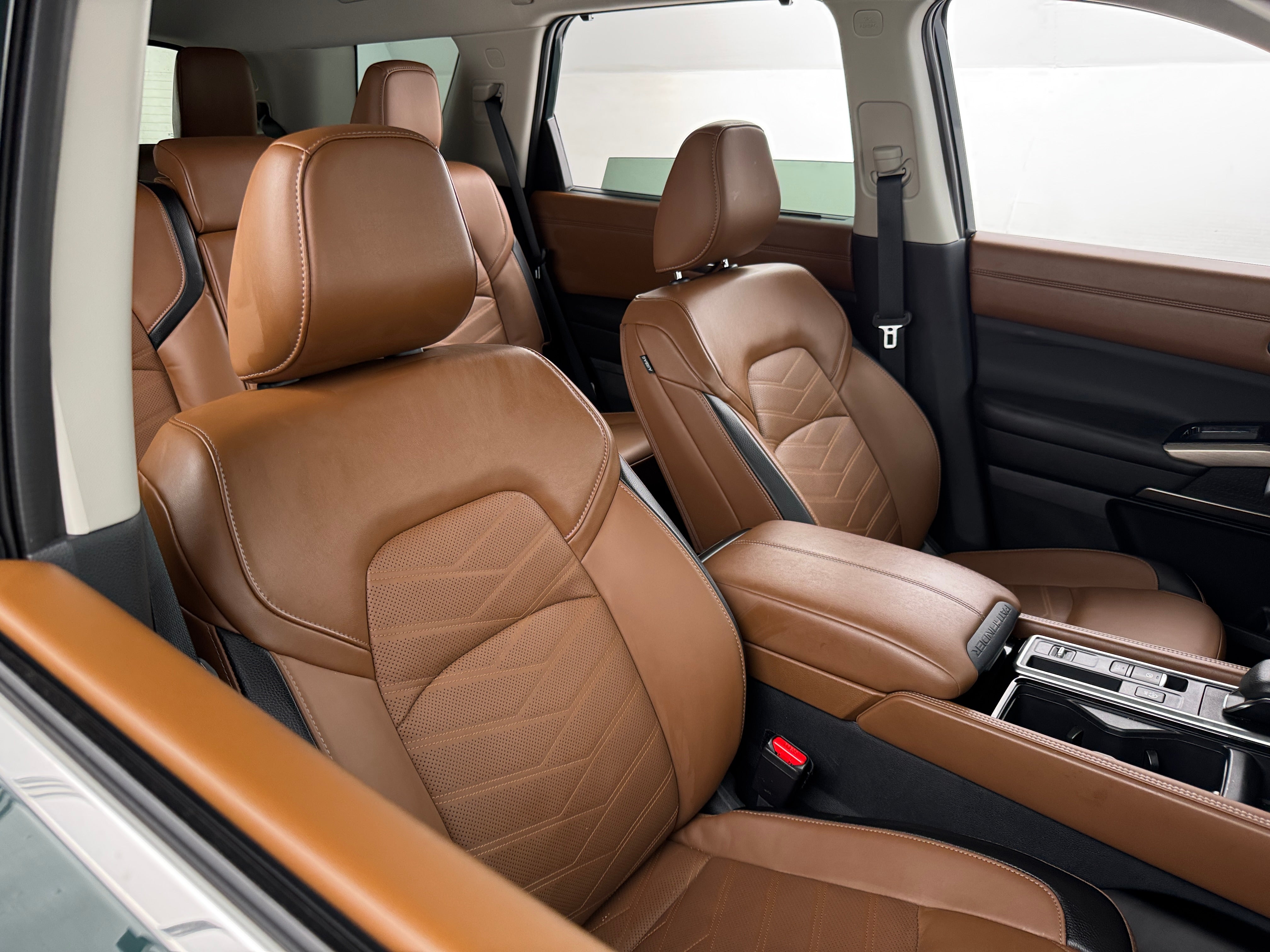 2024 Nissan Pathfinder Platinum 2