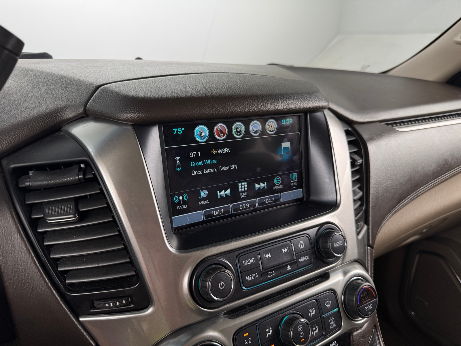 Thumbnail: 2019 Chevrolet Suburban - 3
