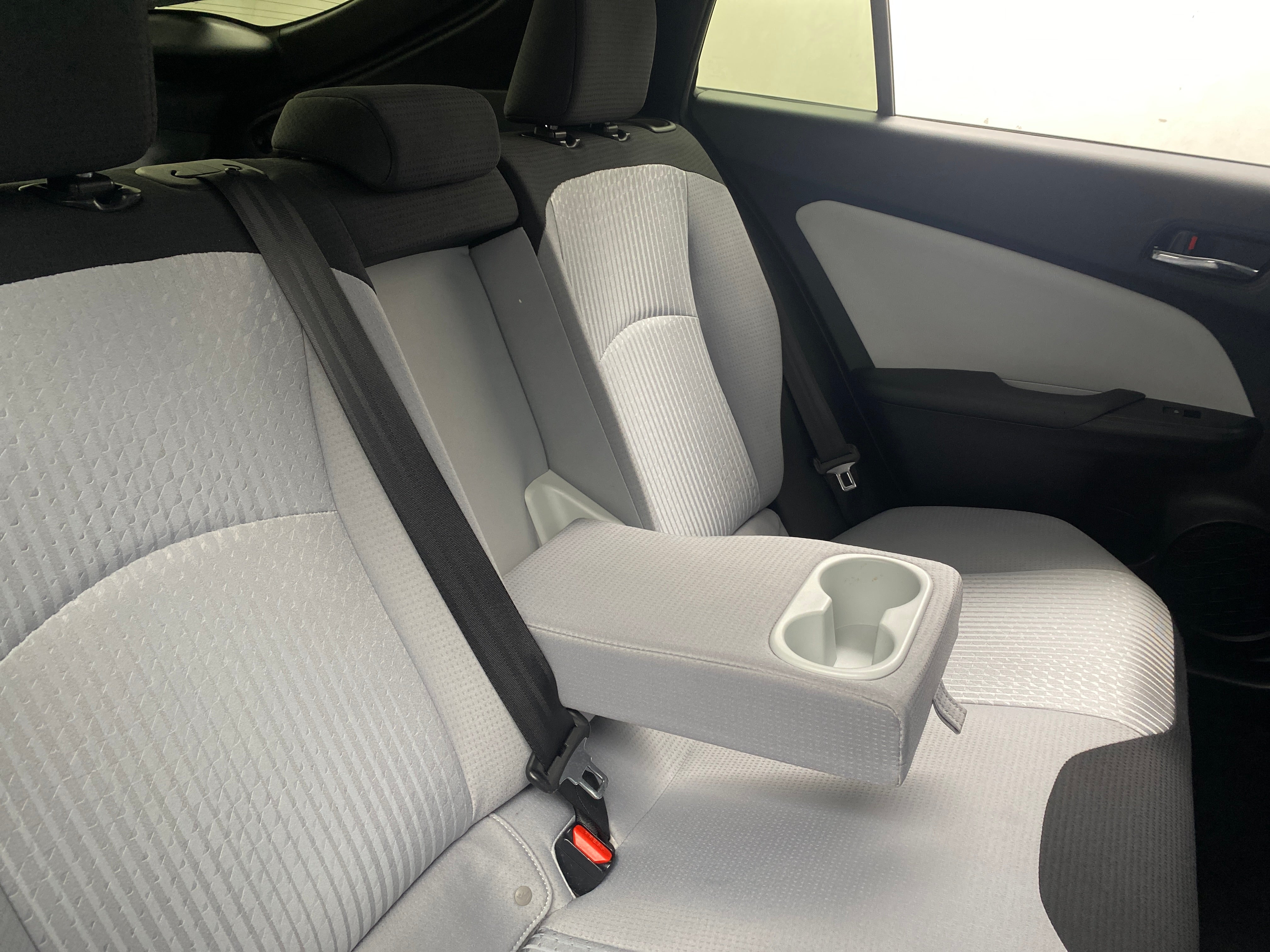 2016 Toyota Prius Two 6