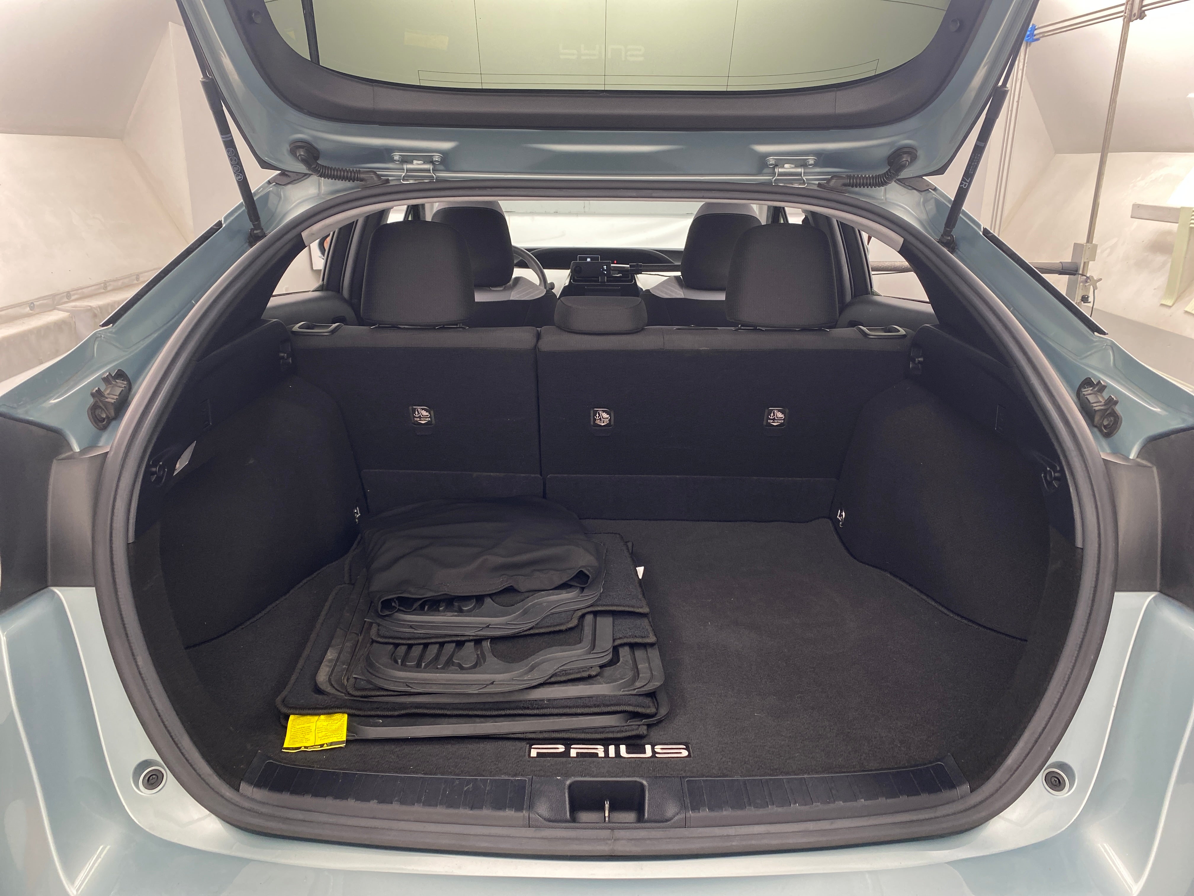 2016 Toyota Prius Two 7