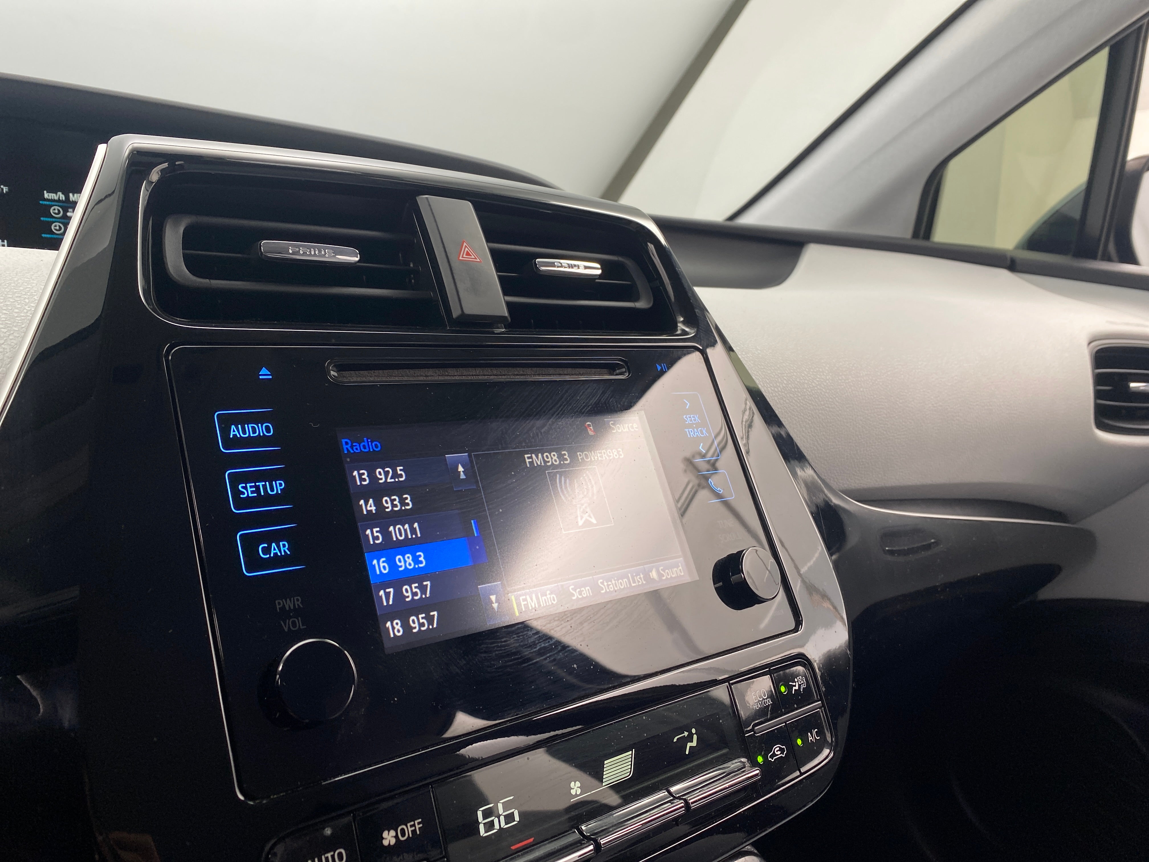 2016 Toyota Prius Two 4