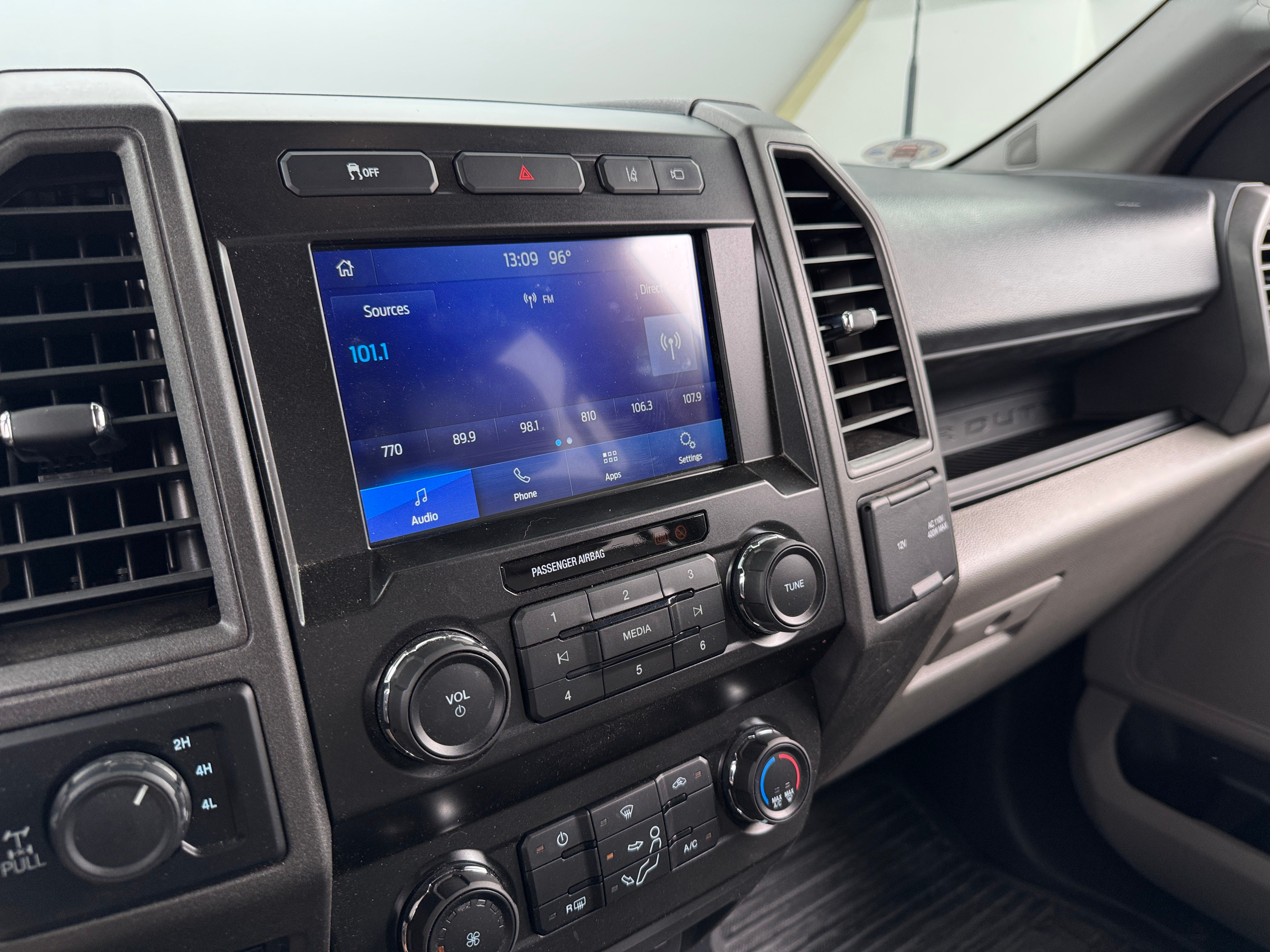 2022 Ford Econoline E-350 3