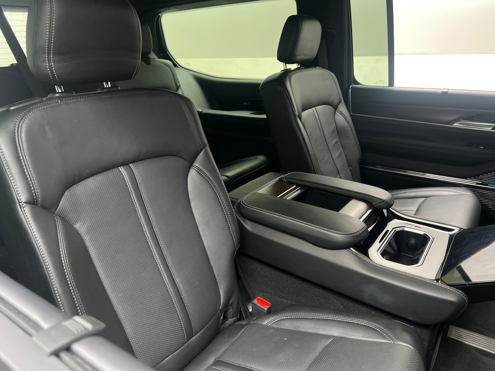Thumbnail: 2022 Jeep Grand Wagoneer - 5