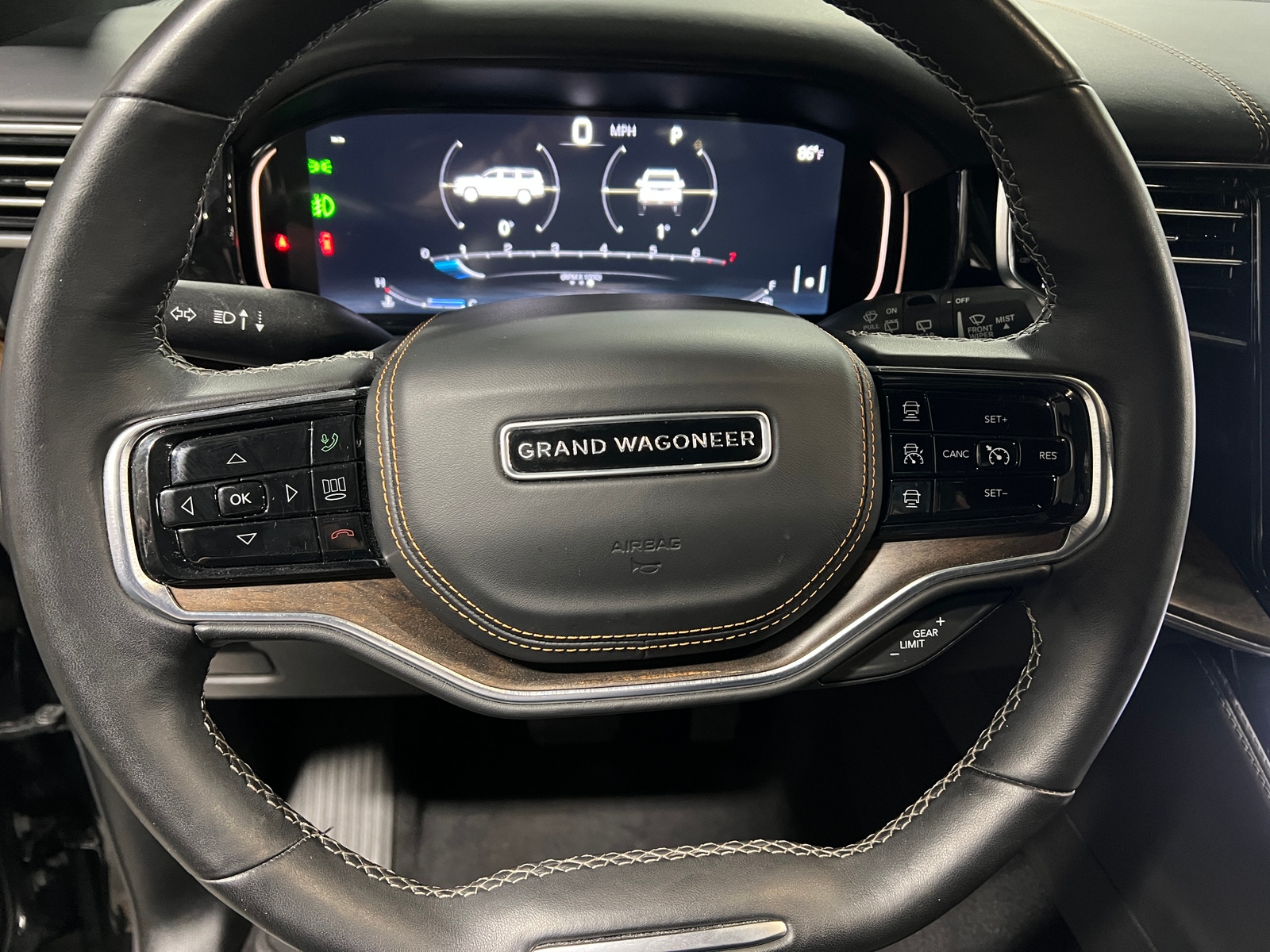 Thumbnail: 2022 Jeep Grand Wagoneer - 4