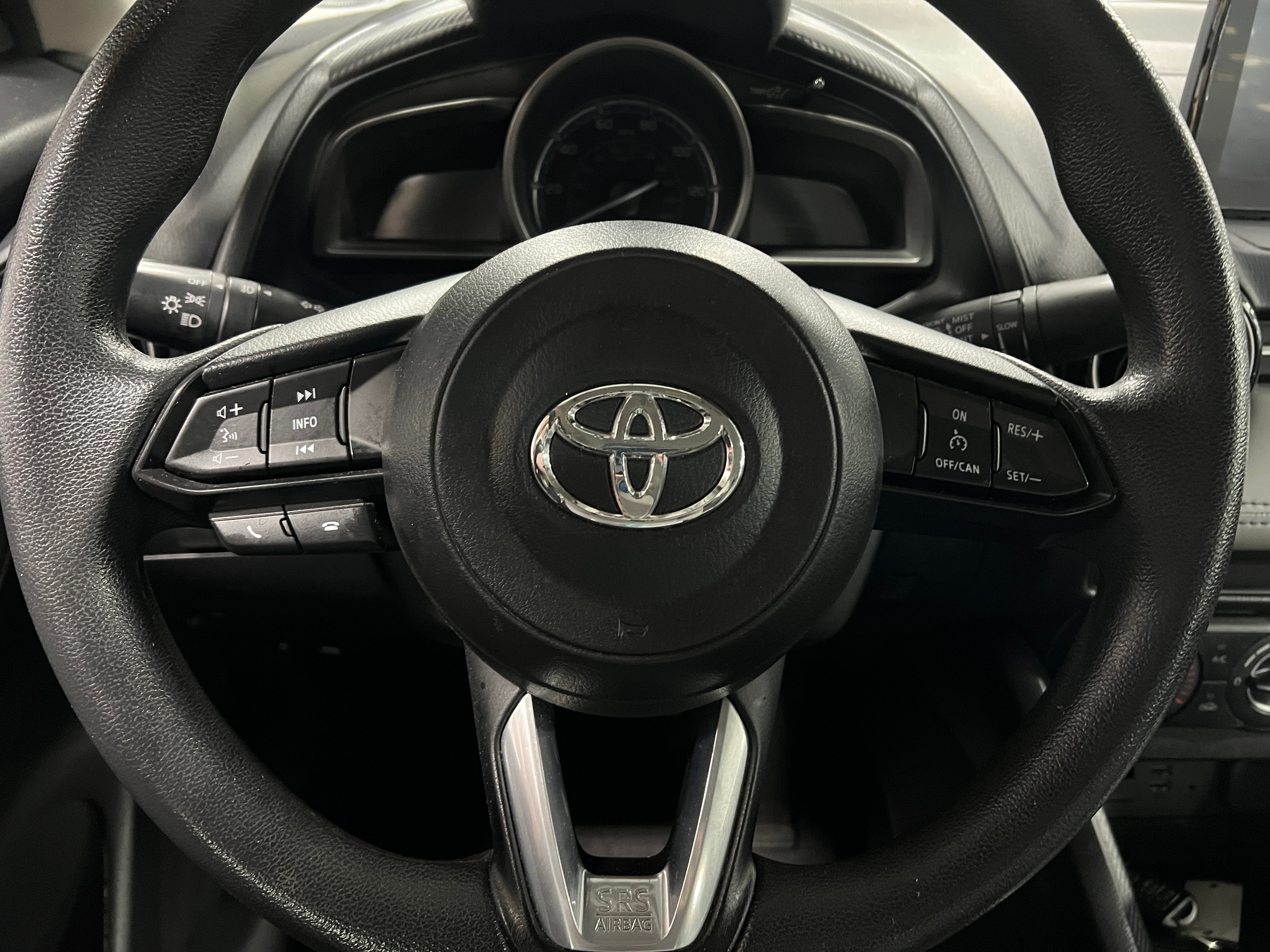 2019 Toyota Yaris LE 5