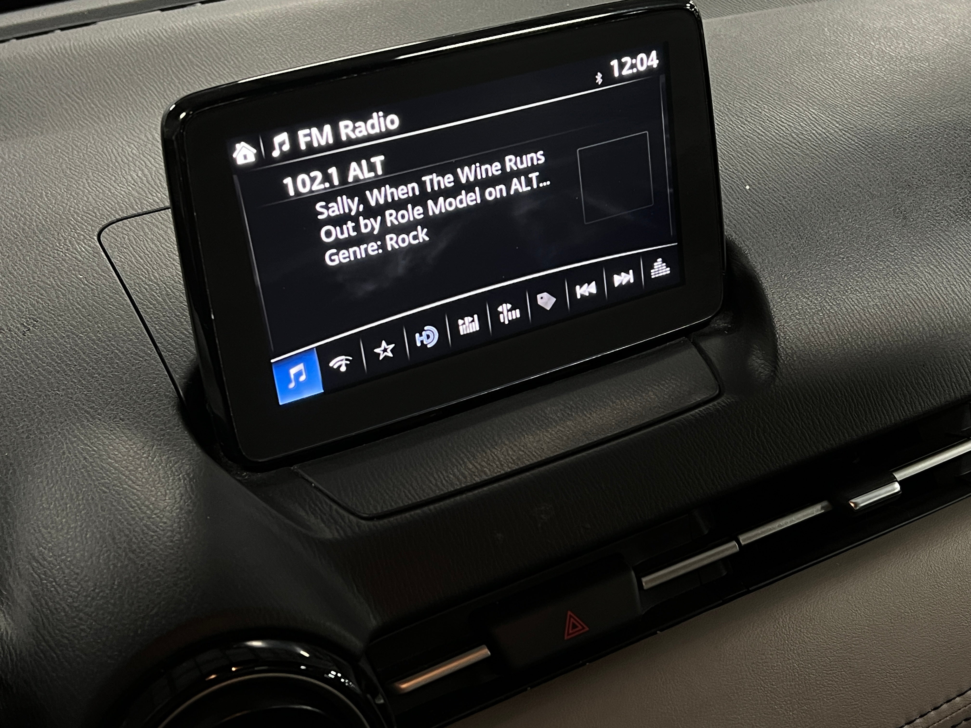 2019 Toyota Yaris LE 4