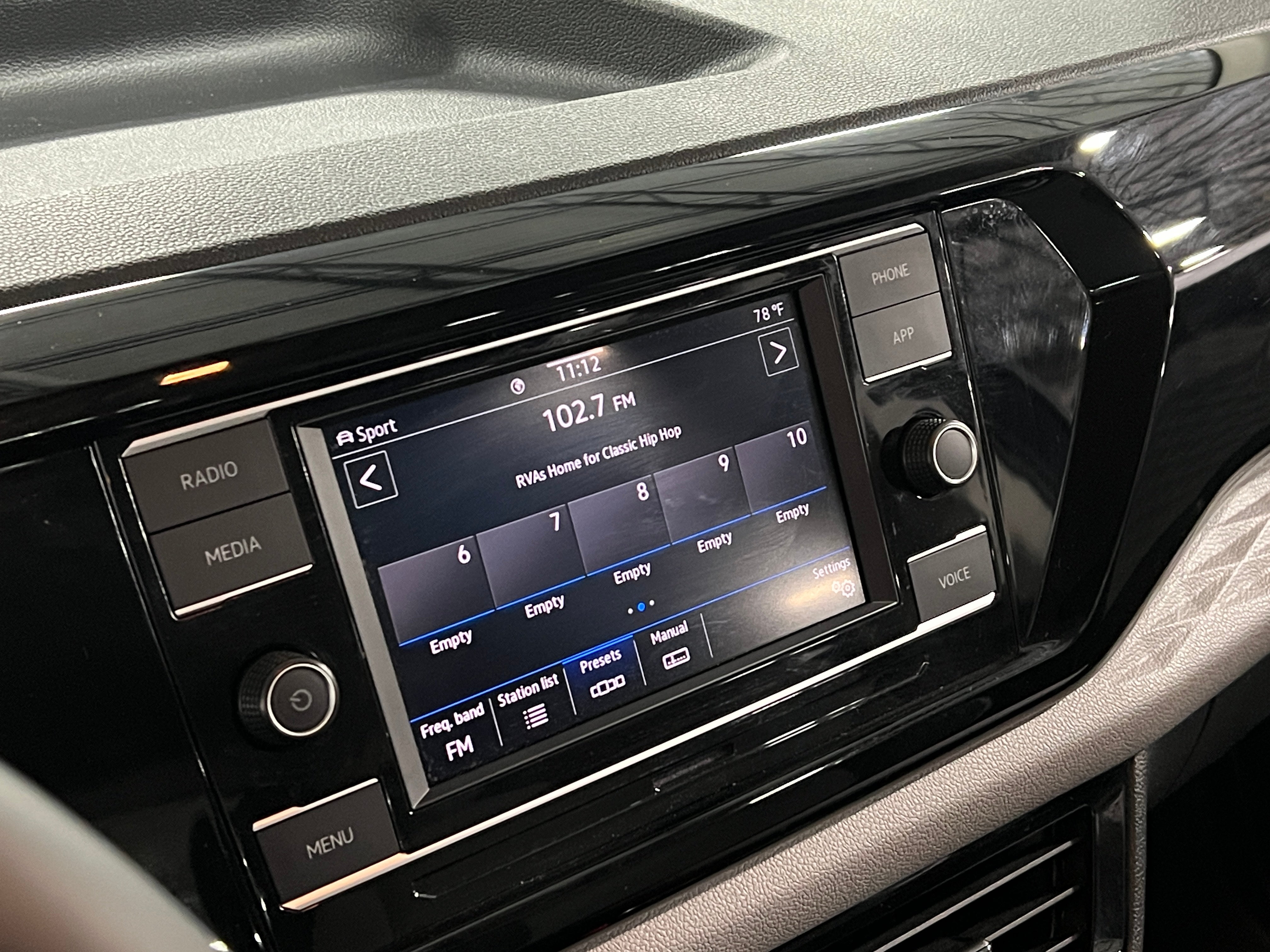 2024 Volkswagen Taos S 4