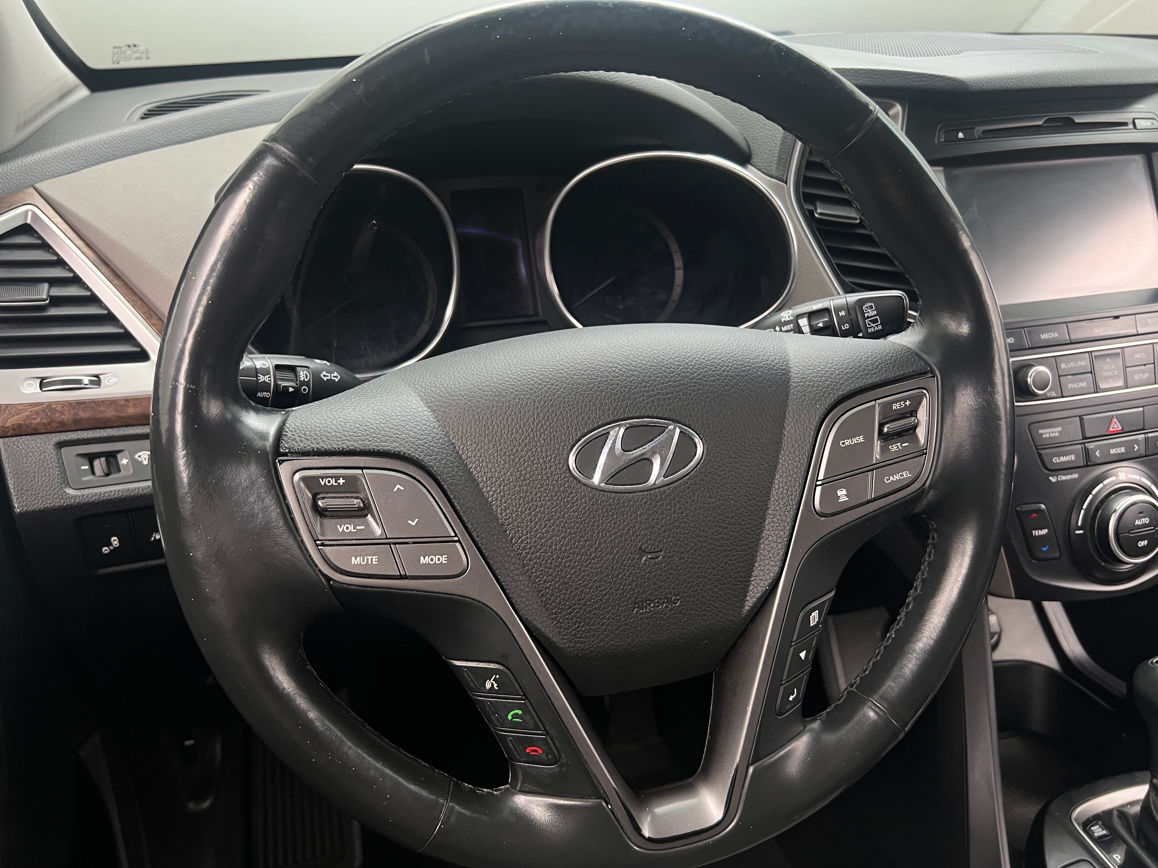 2017 Hyundai Santa Fe Limited 4