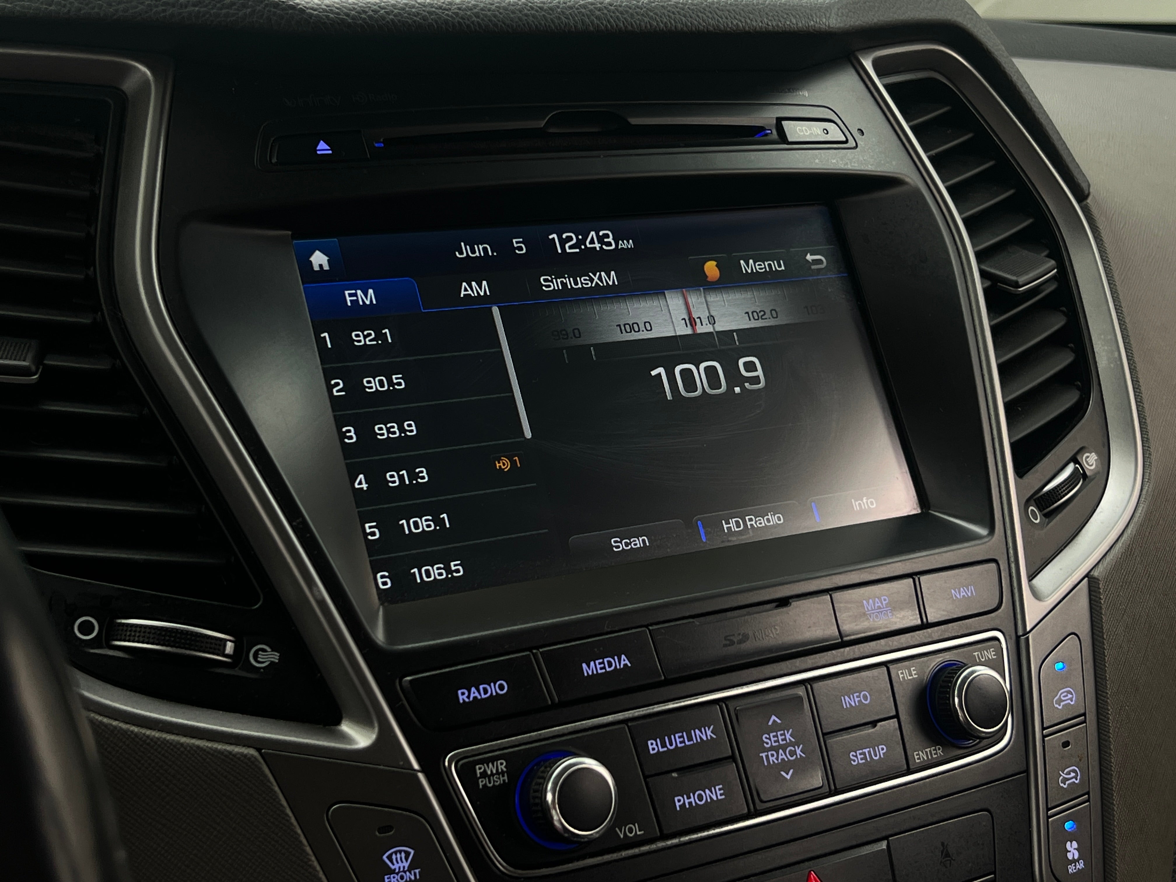 2017 Hyundai Santa Fe Limited 3