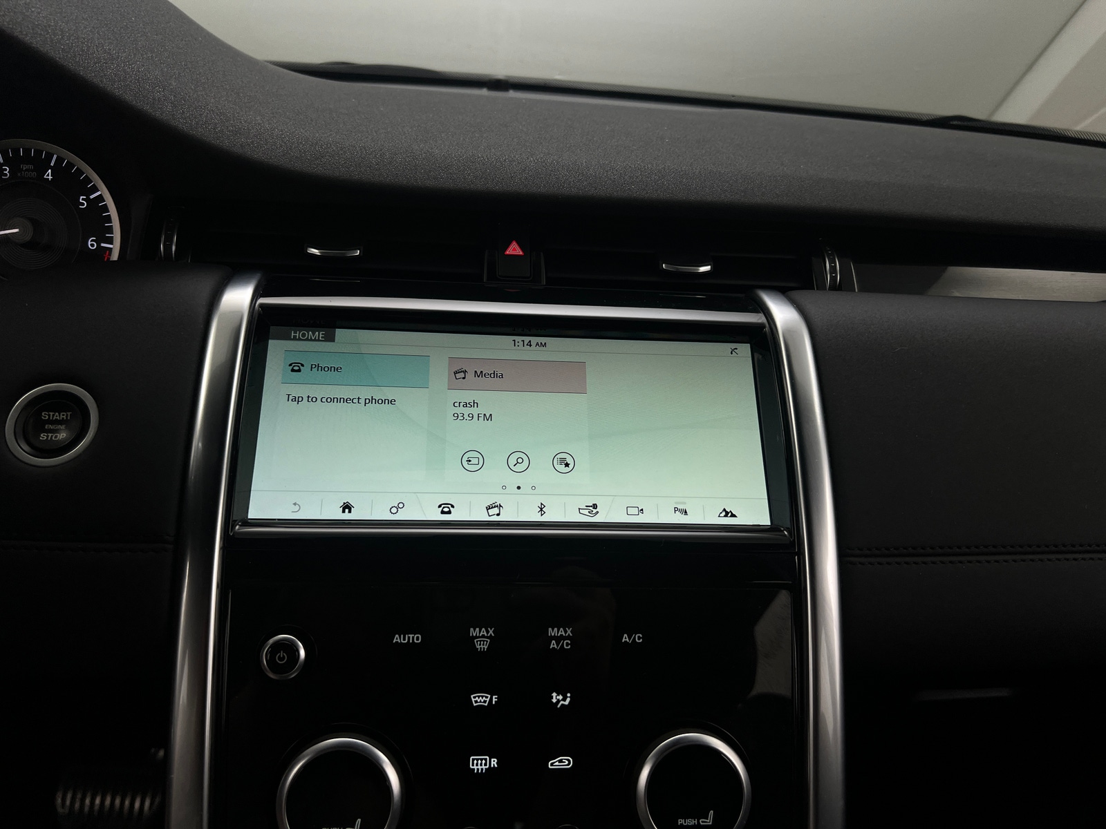 Thumbnail: 2020 Land Rover Discovery Sport - 4