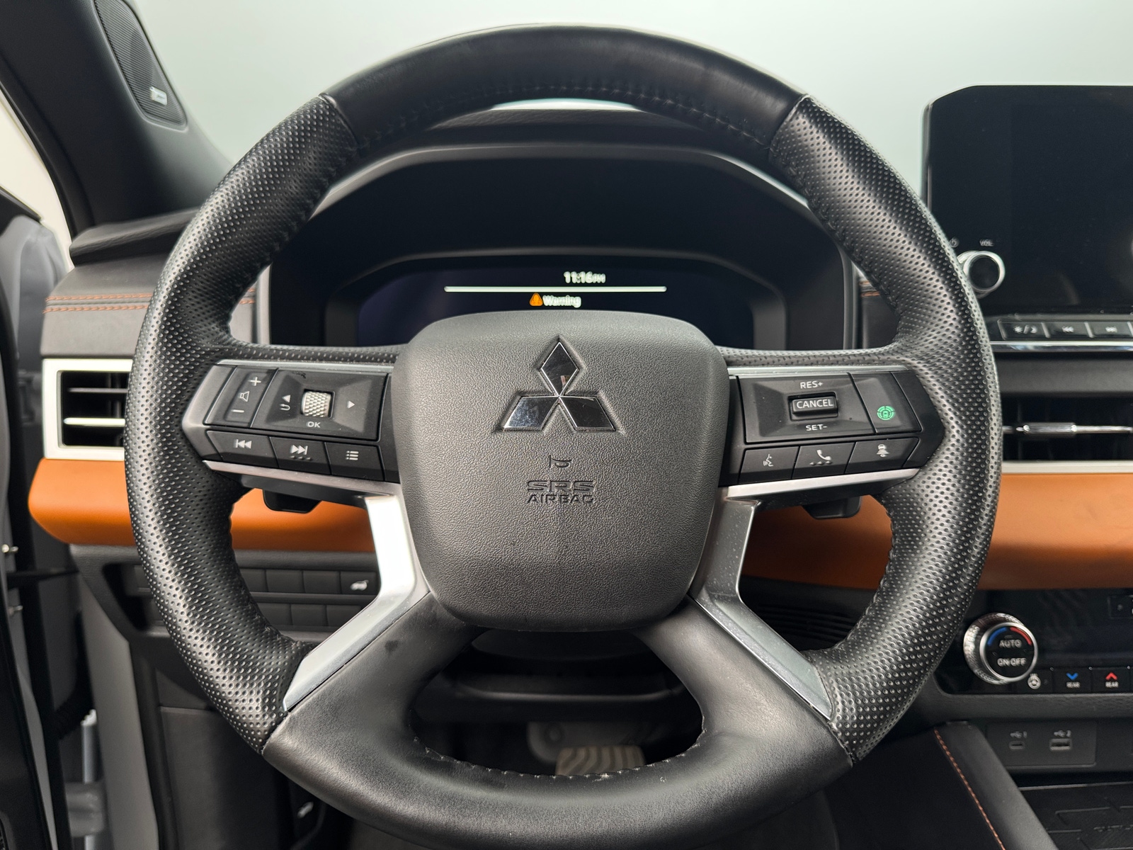 Thumbnail: 2024 Mitsubishi Outlander - 4