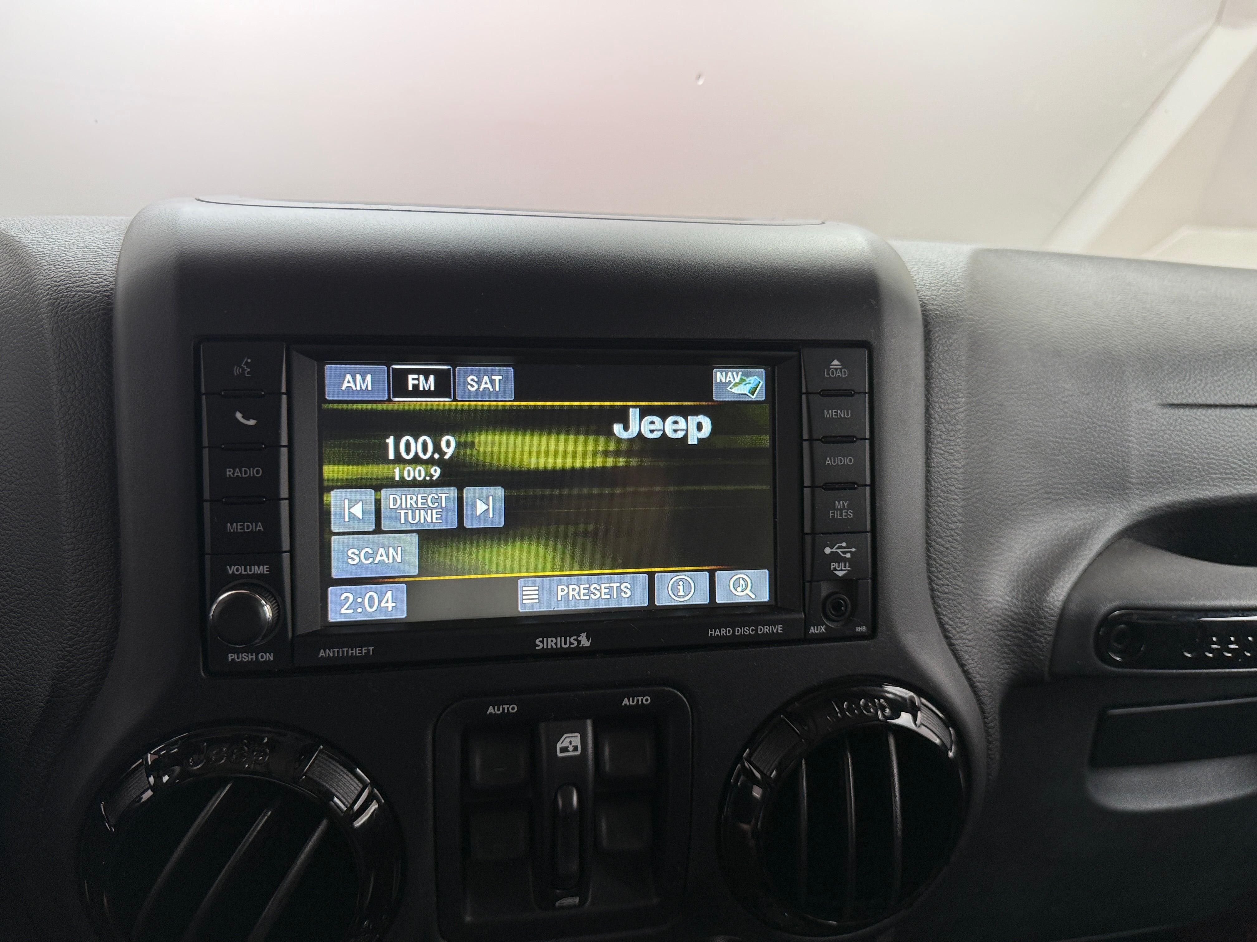 2015 Jeep Wrangler Unlimited Altitude 3