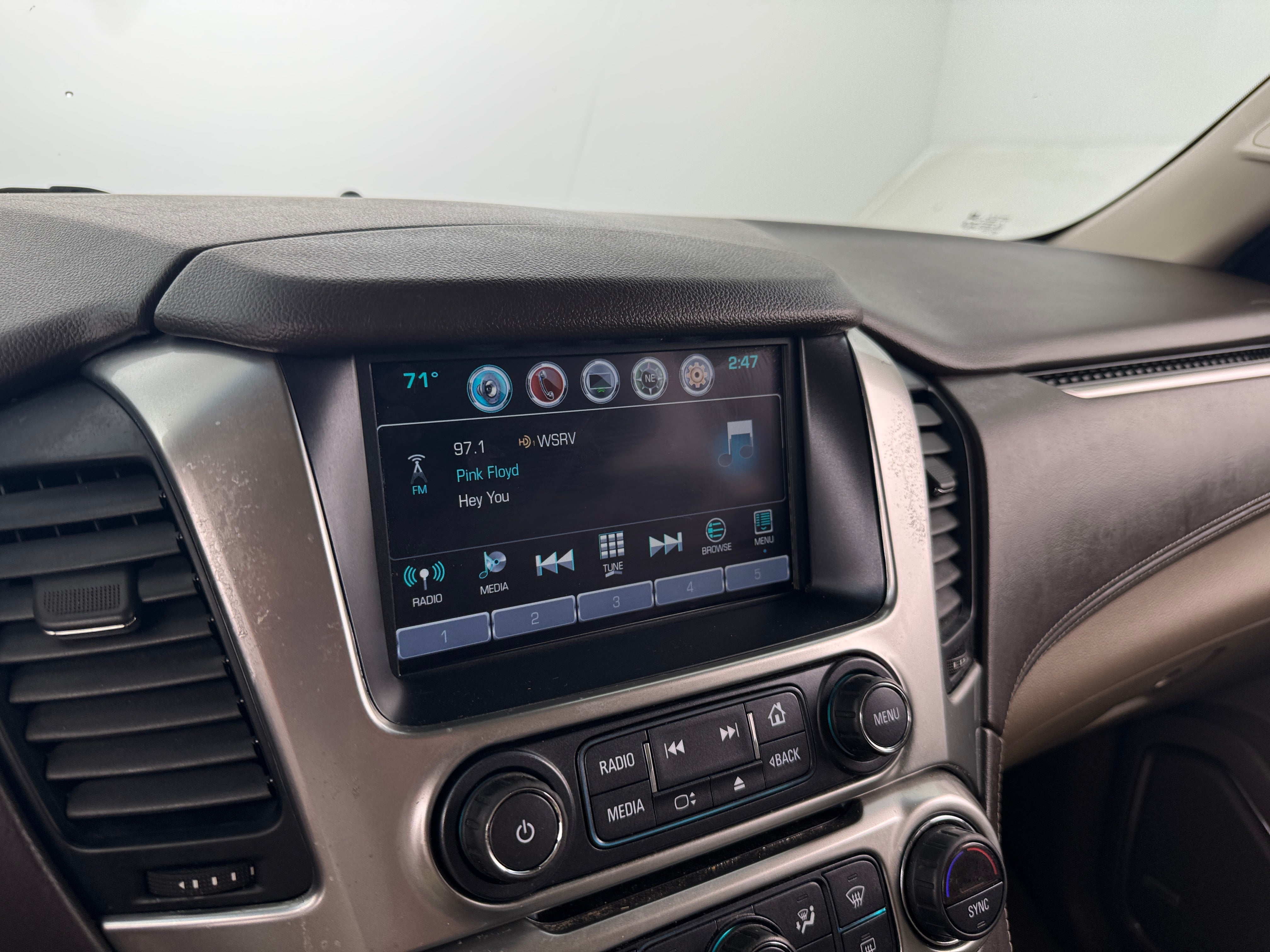 2019 Chevrolet Suburban LT 4