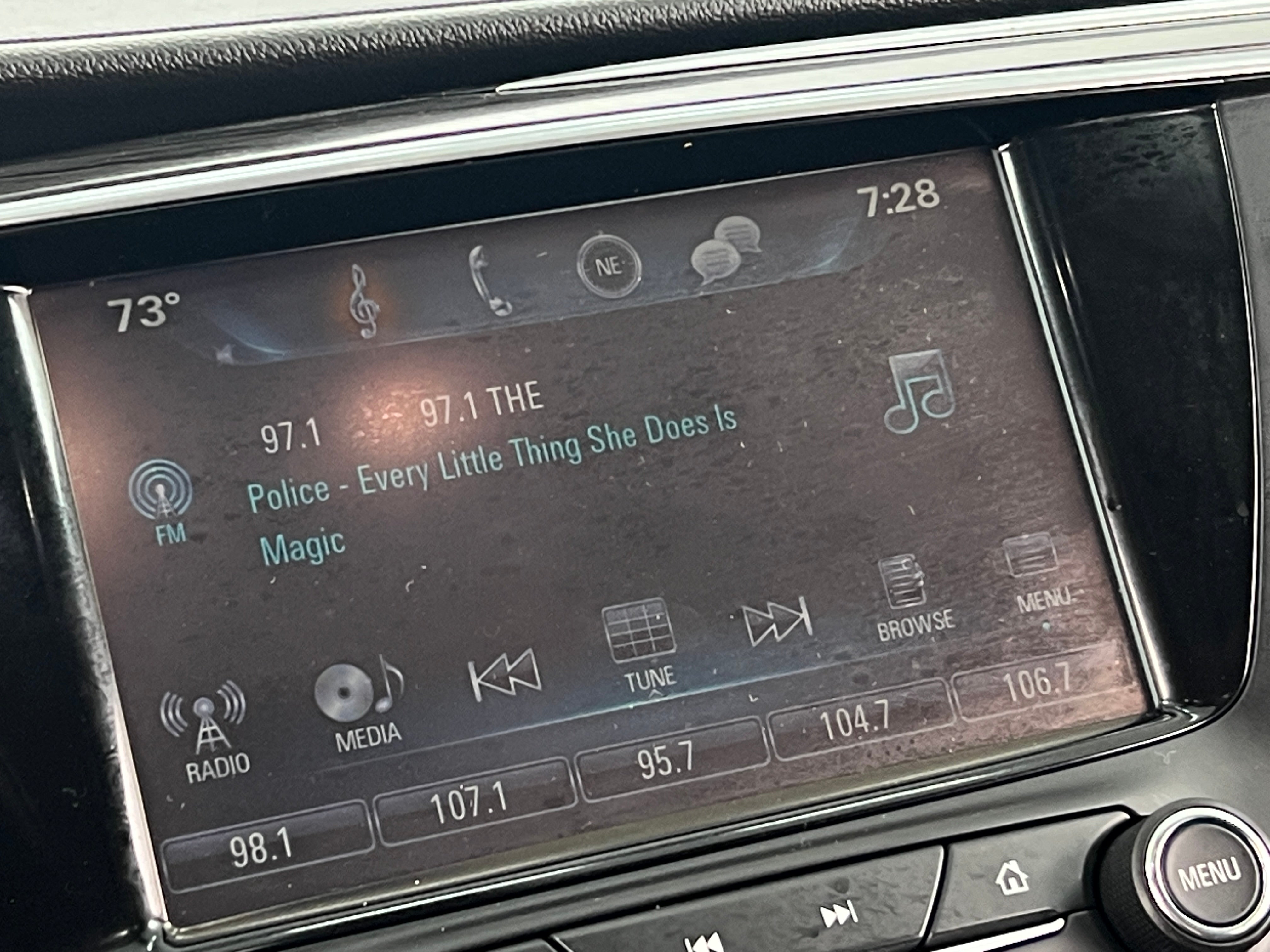2017 Buick Envision Essence 3