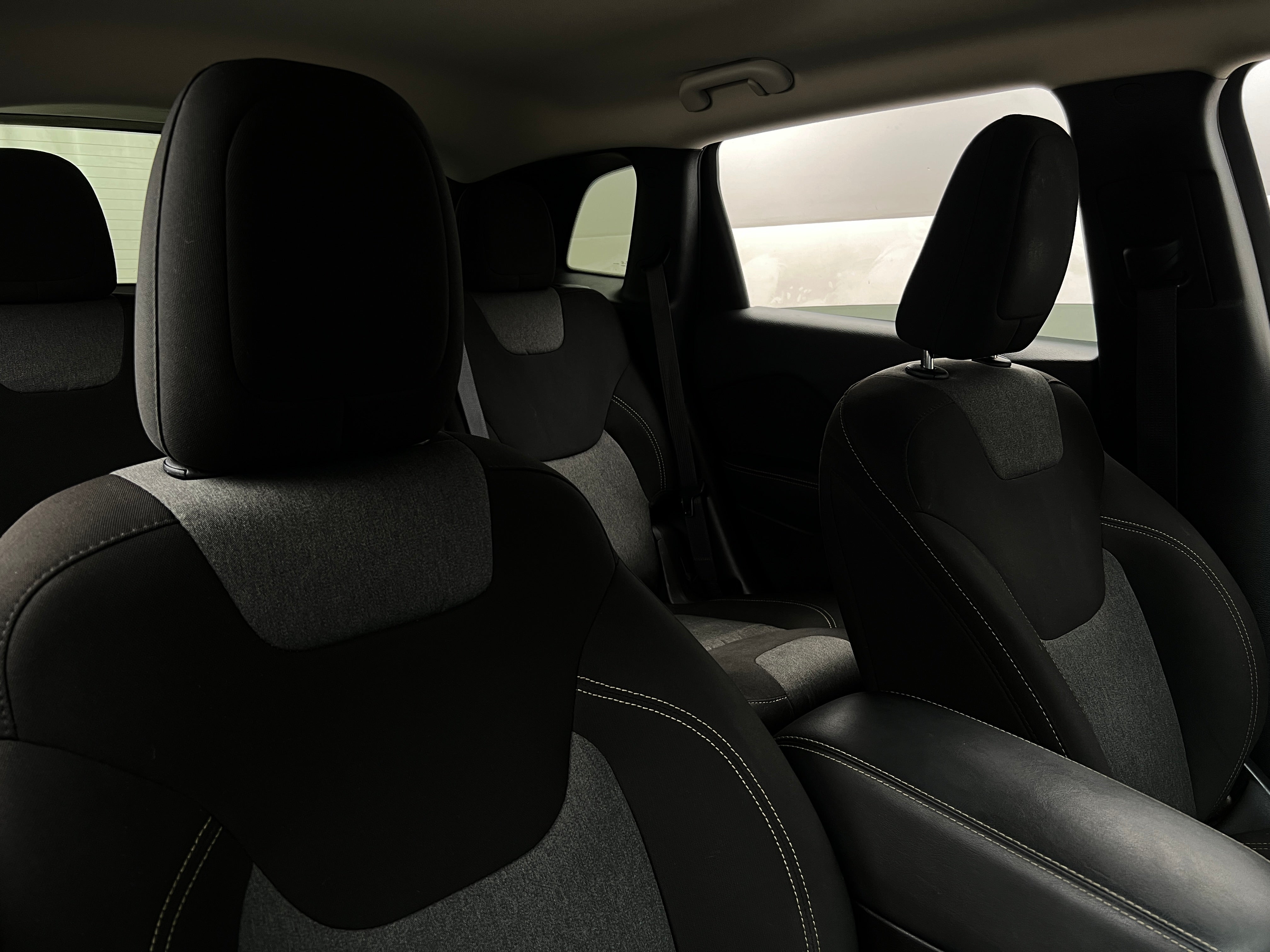 2017 Jeep Cherokee Sport Altitude 2
