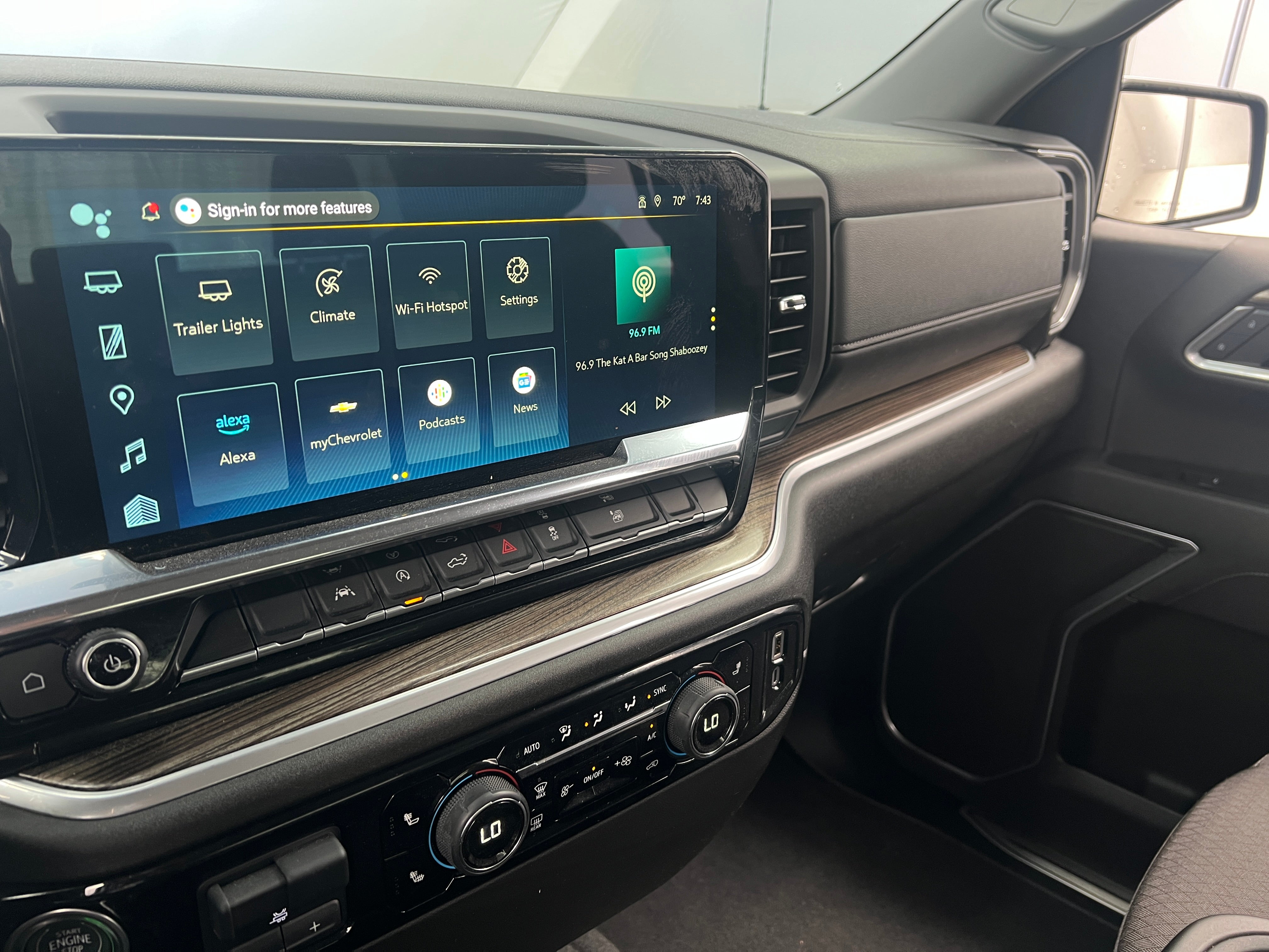 2025 Chevrolet Silverado 1500 LT 4