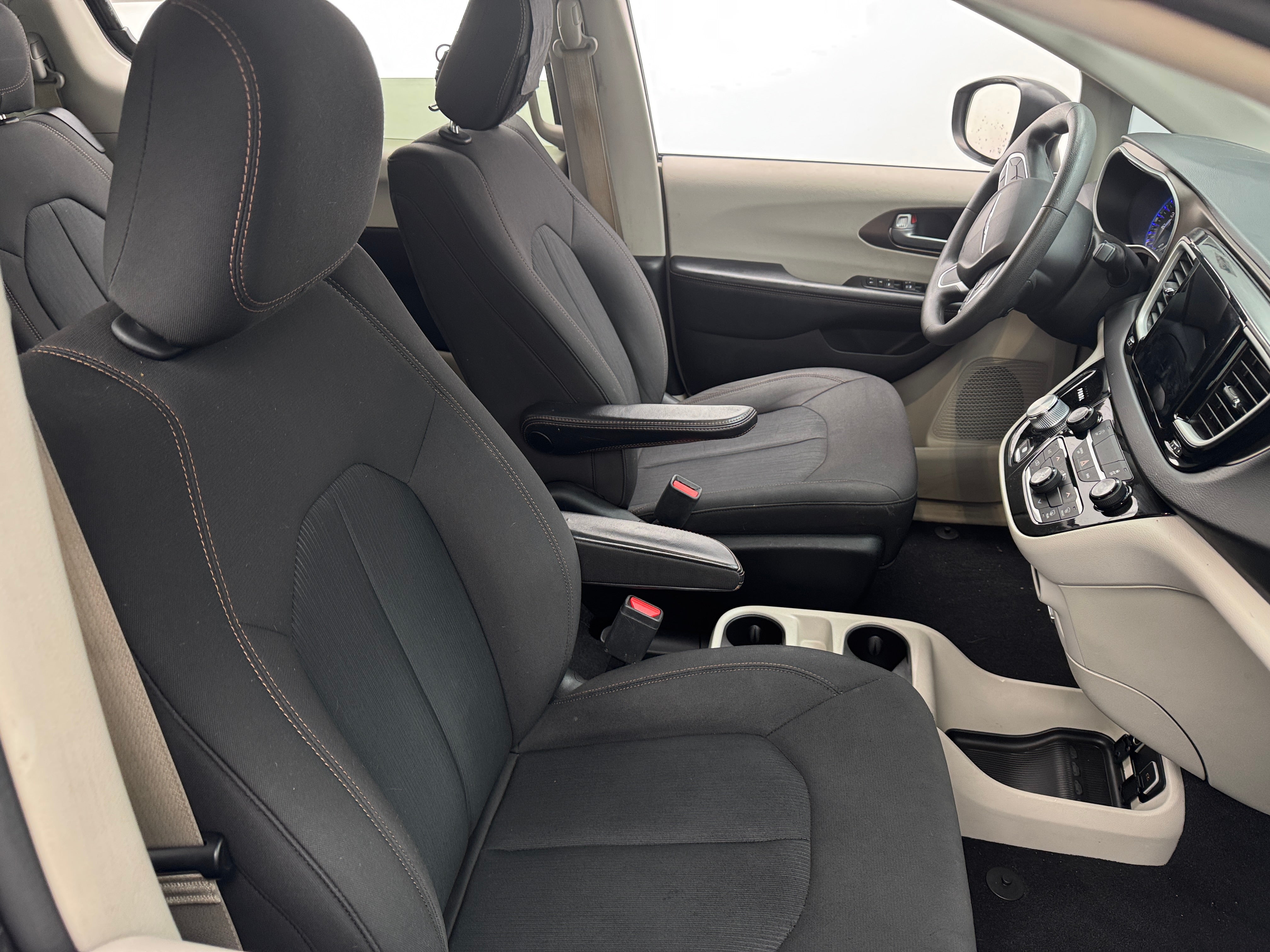 2017 Chrysler Pacifica Touring 2