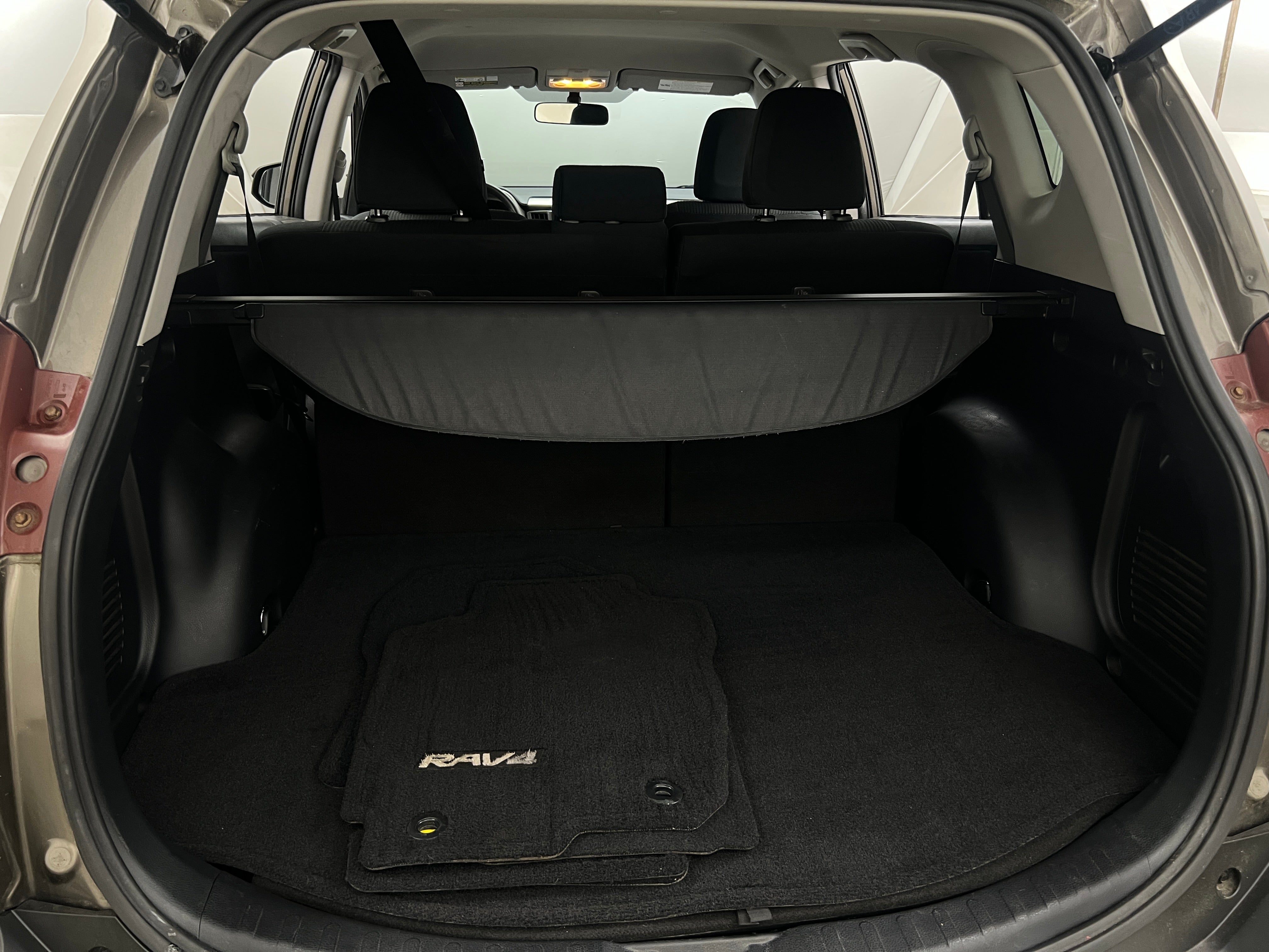 2015 Toyota RAV4 LE 7