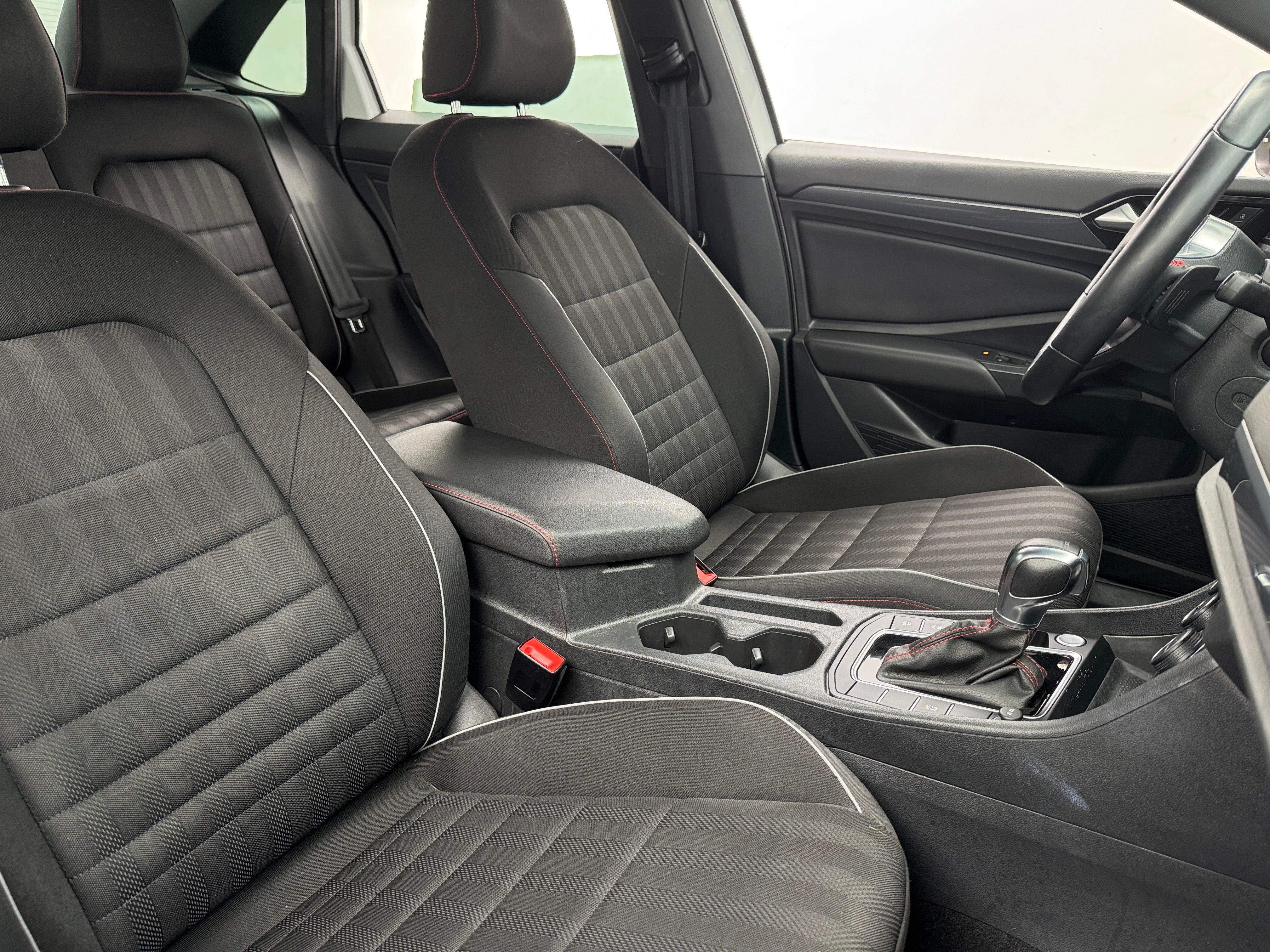 Thumbnail: 2019 Volkswagen Jetta - 2