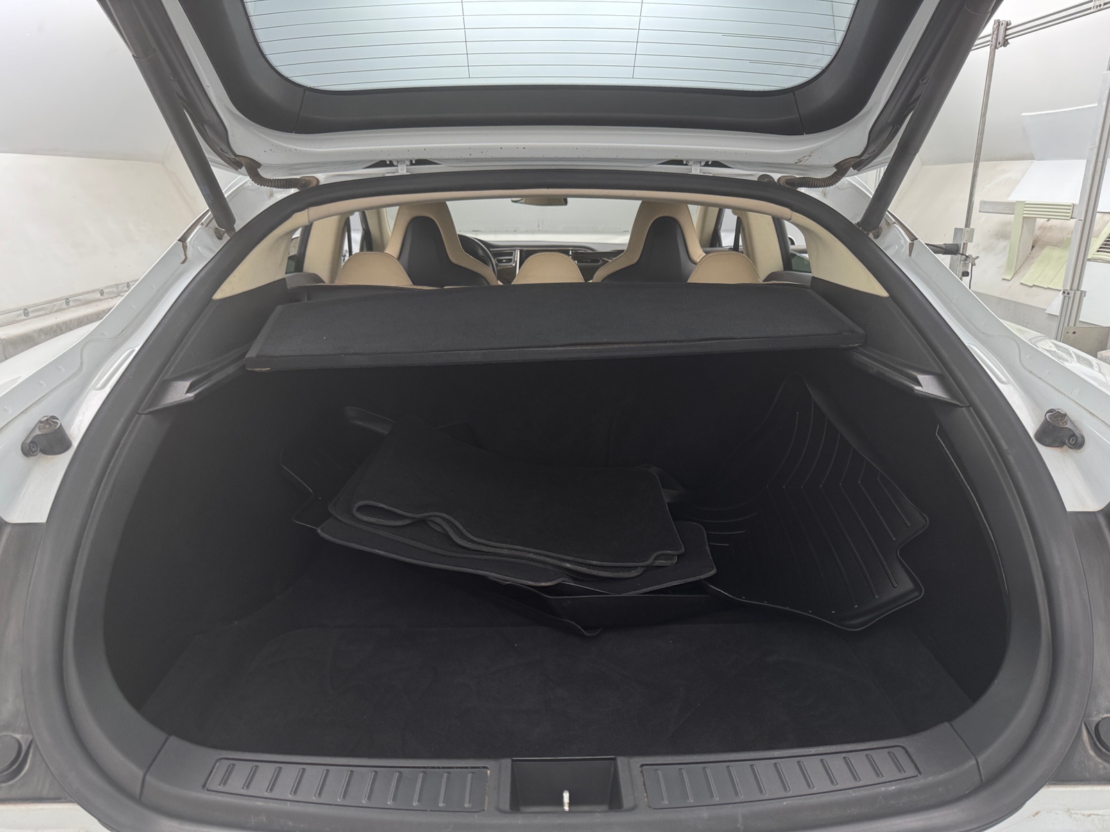 Thumbnail: 2014 Tesla Model S - 6