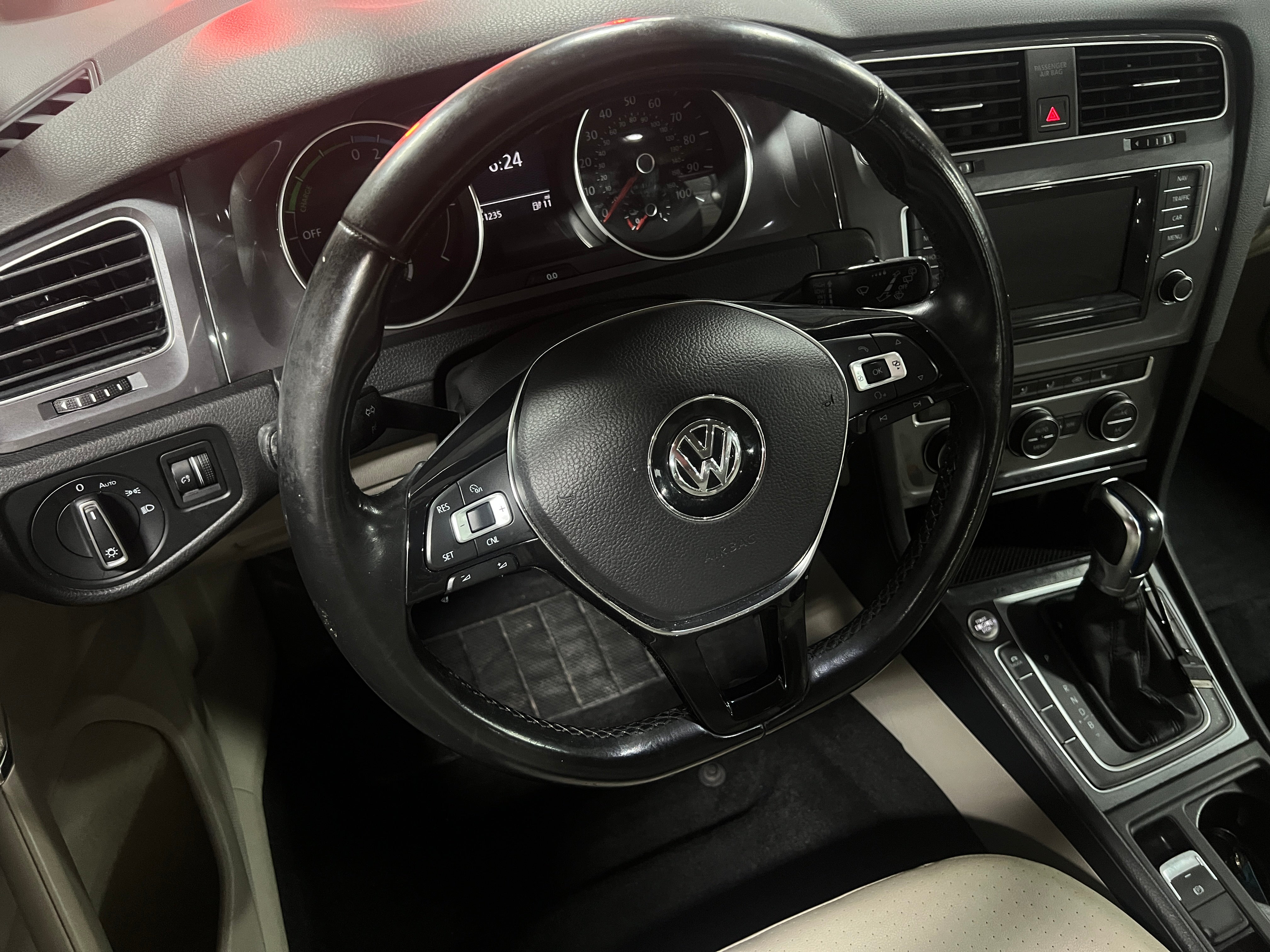 2015 Volkswagen e-Golf SEL Premium 4