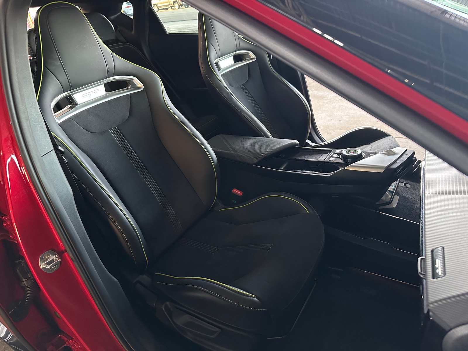 Thumbnail: 2023 Kia EV6 - 2