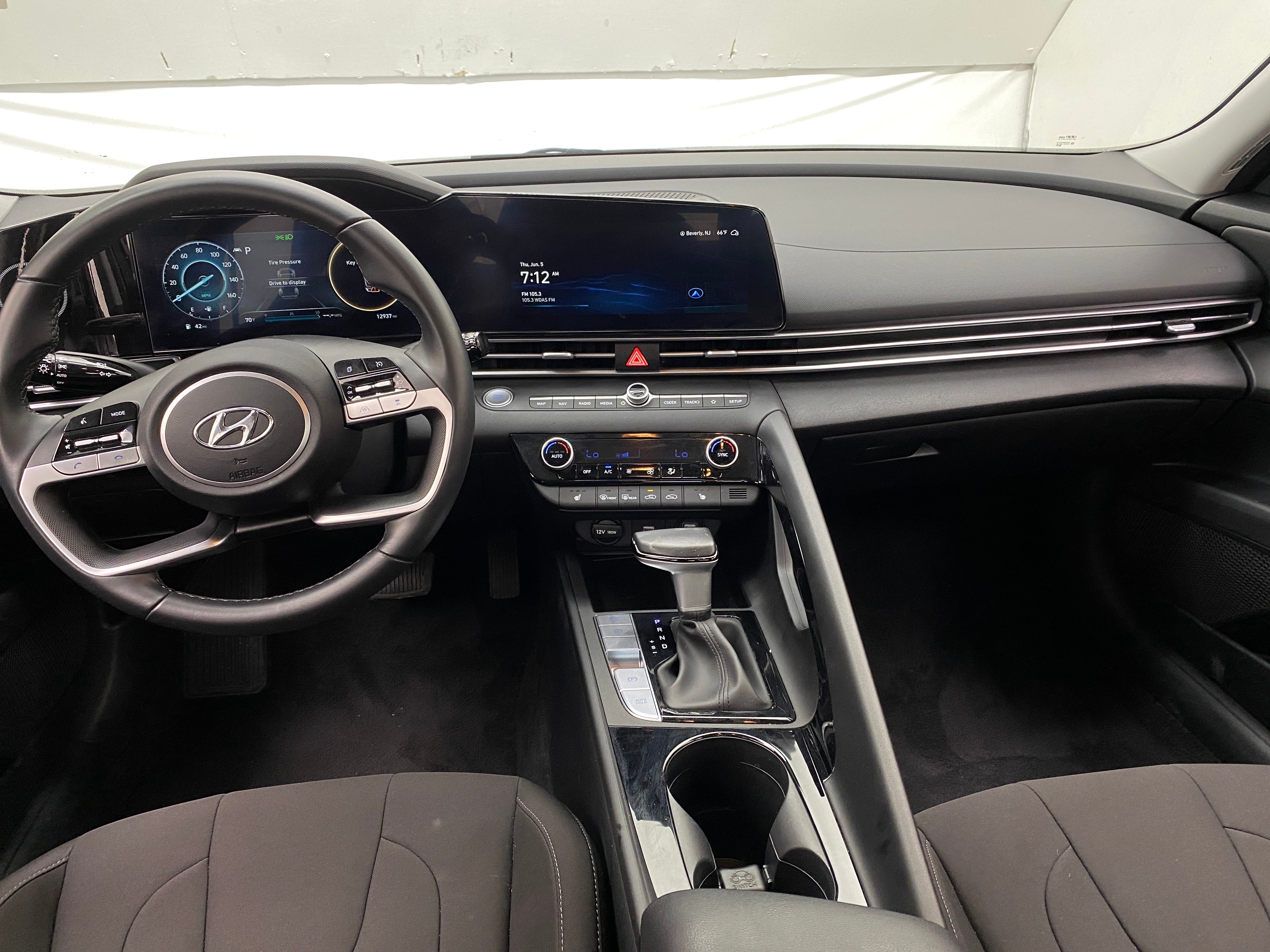 2023 Hyundai Elantra SEL 3