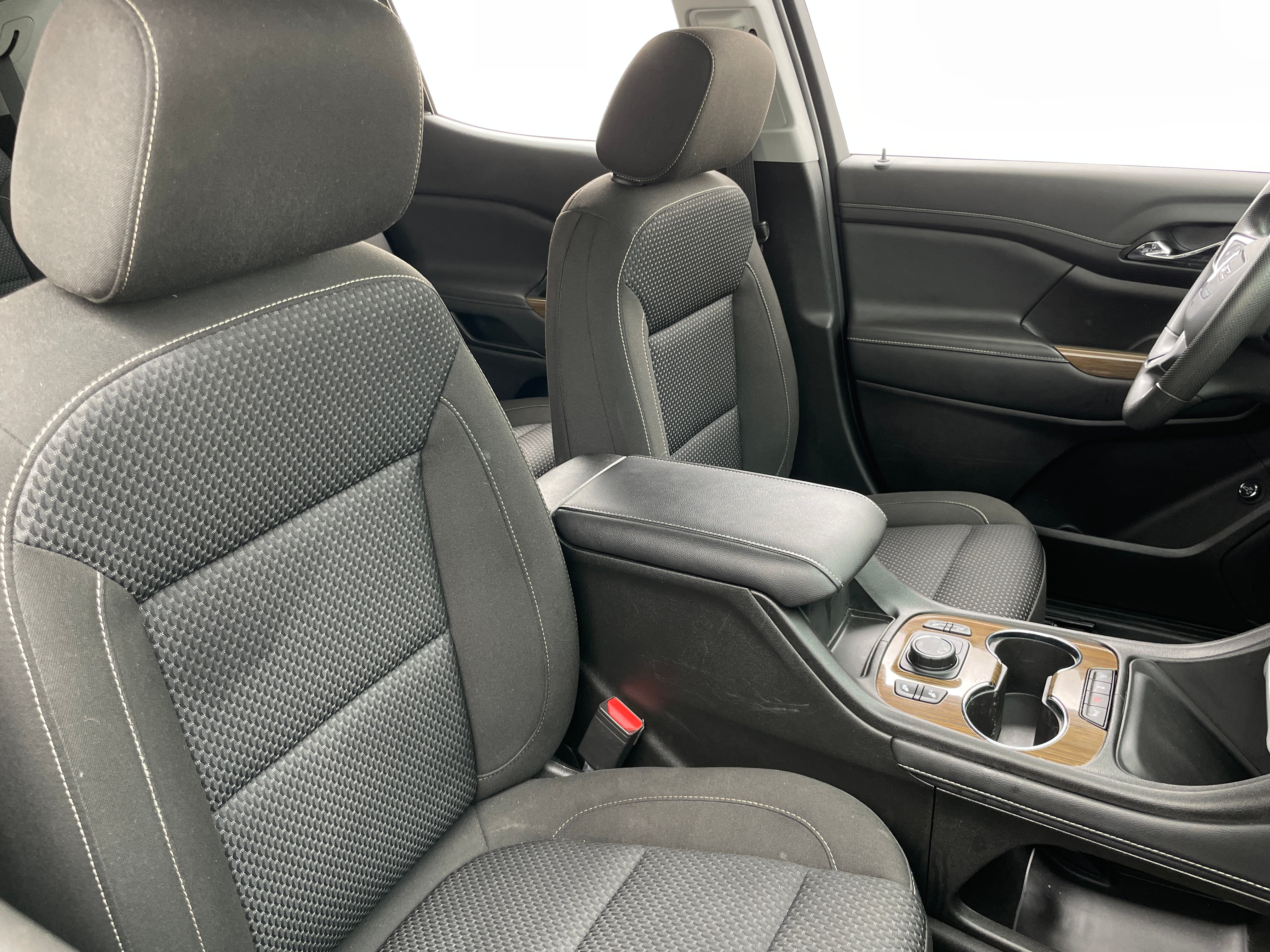 2023 GMC Acadia SLE 2