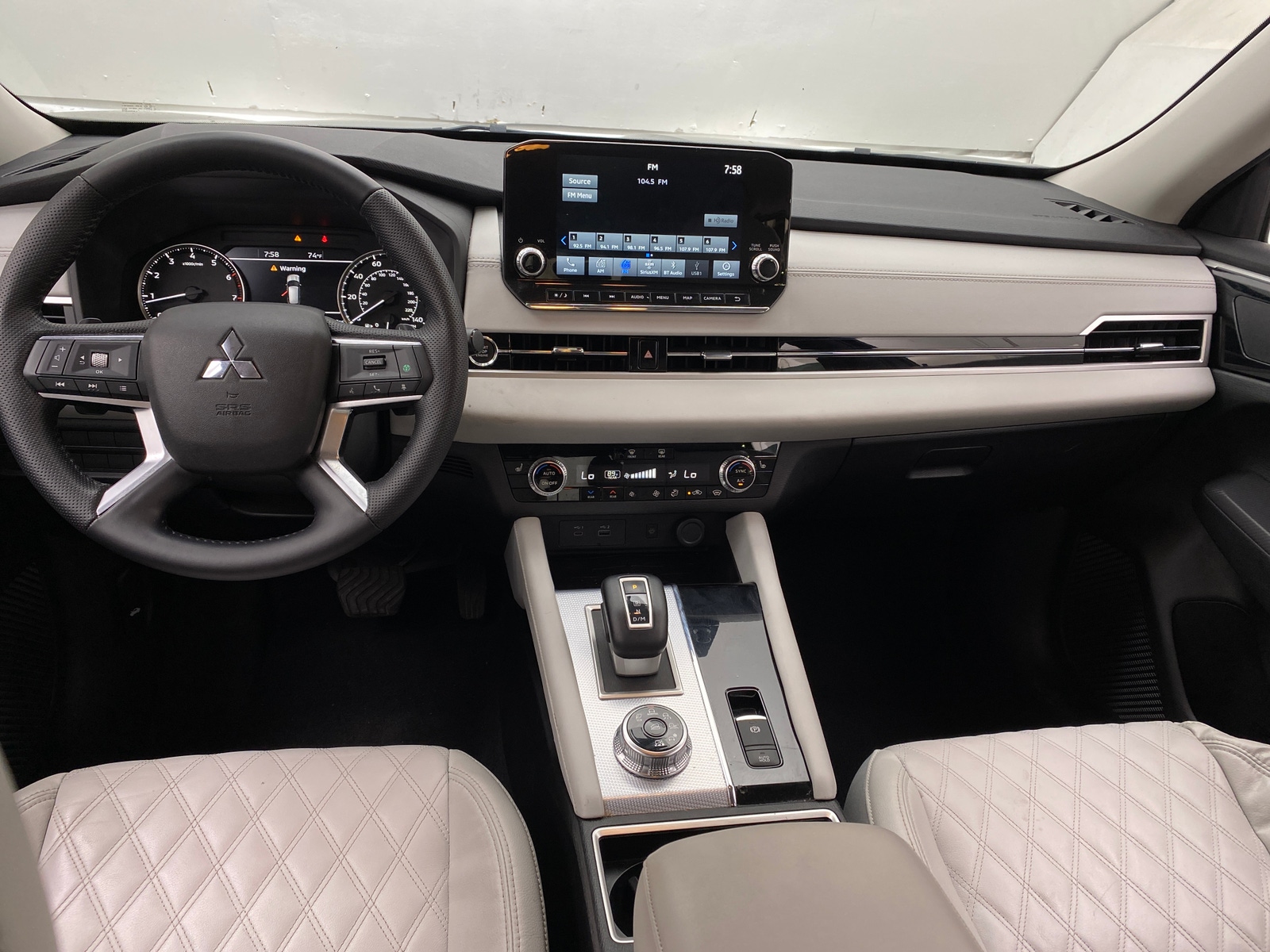 Thumbnail: 2022 Mitsubishi Outlander - 2