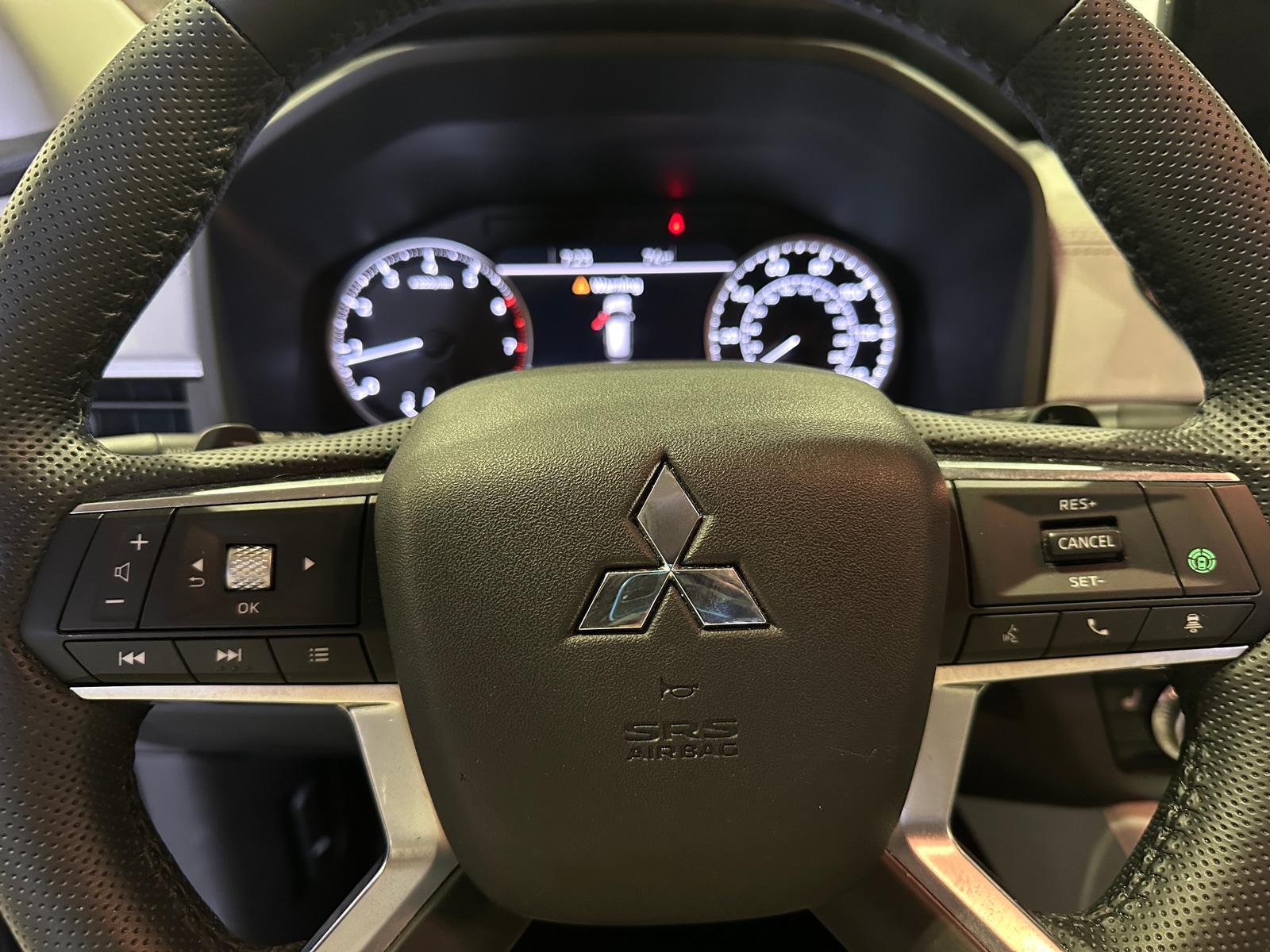 Thumbnail: 2022 Mitsubishi Outlander - 4