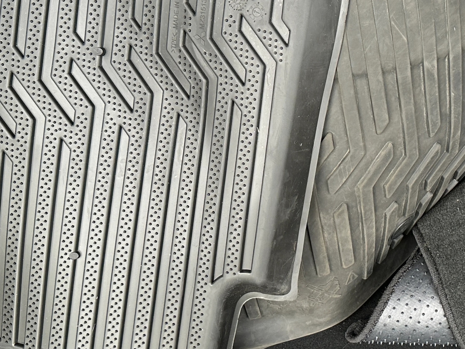 Thumbnail: 2022 Mitsubishi Outlander - 6